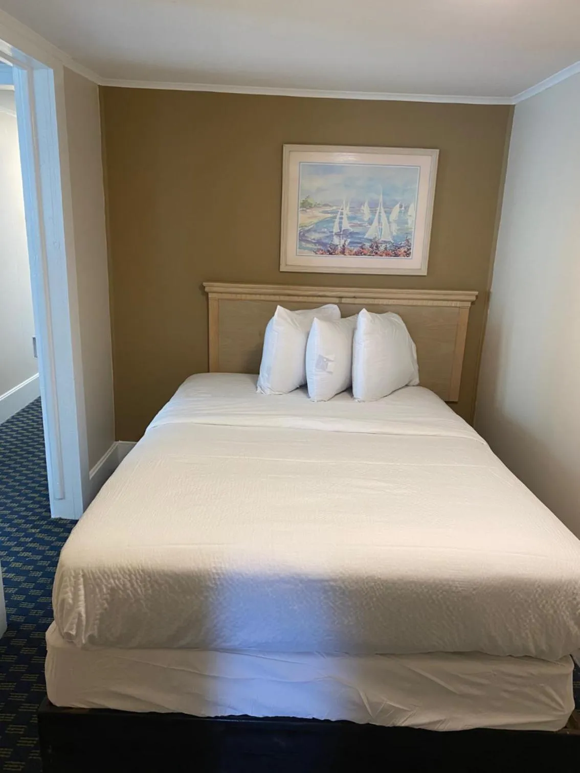 Bedroom, Bed in The Admiral Hotel/Motel