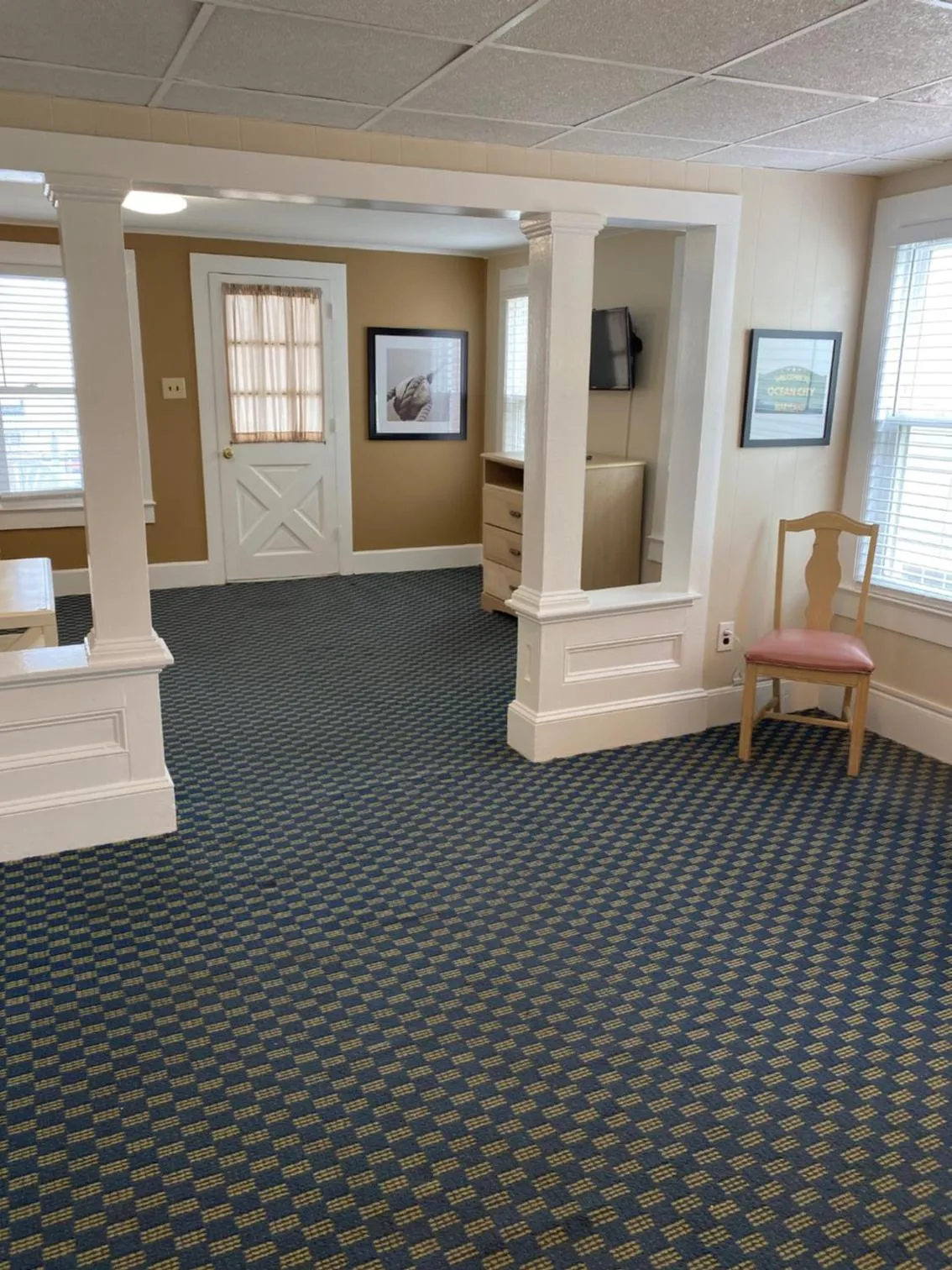 Seating area in The Admiral Hotel/Motel