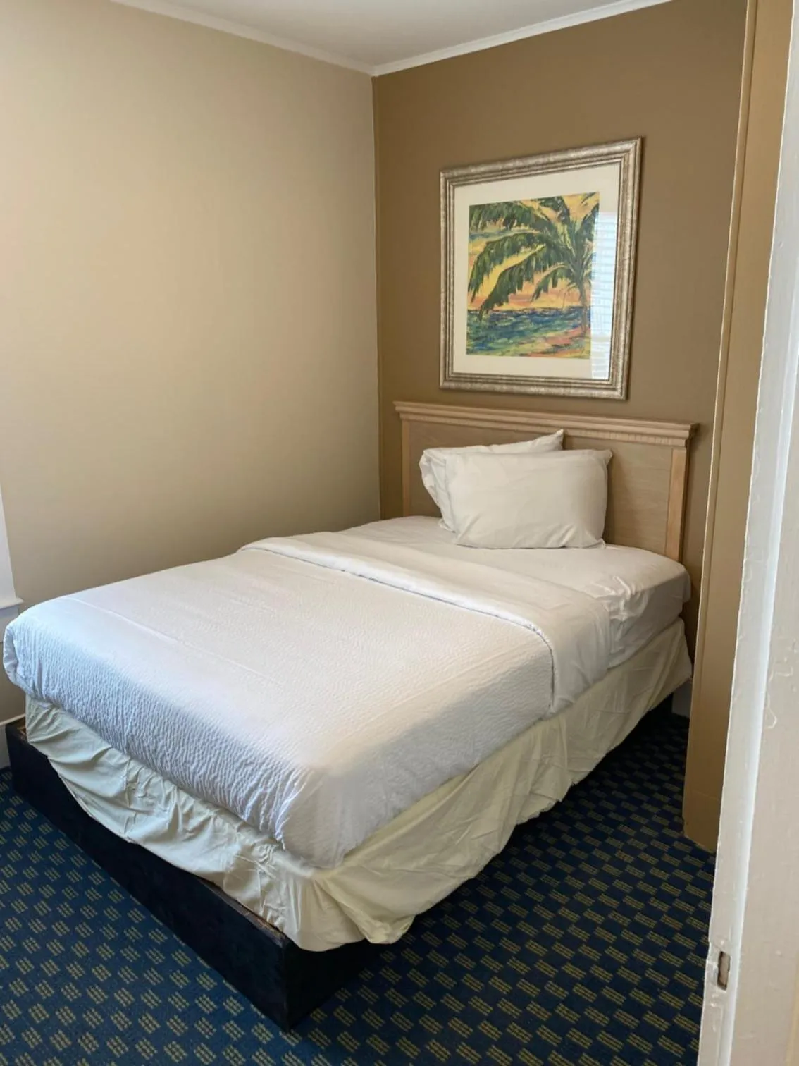 Bedroom, Bed in The Admiral Hotel/Motel