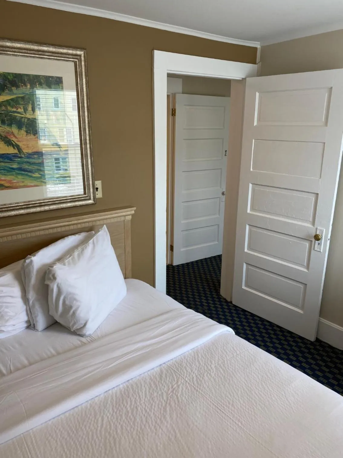 Bedroom, Bed in The Admiral Hotel/Motel