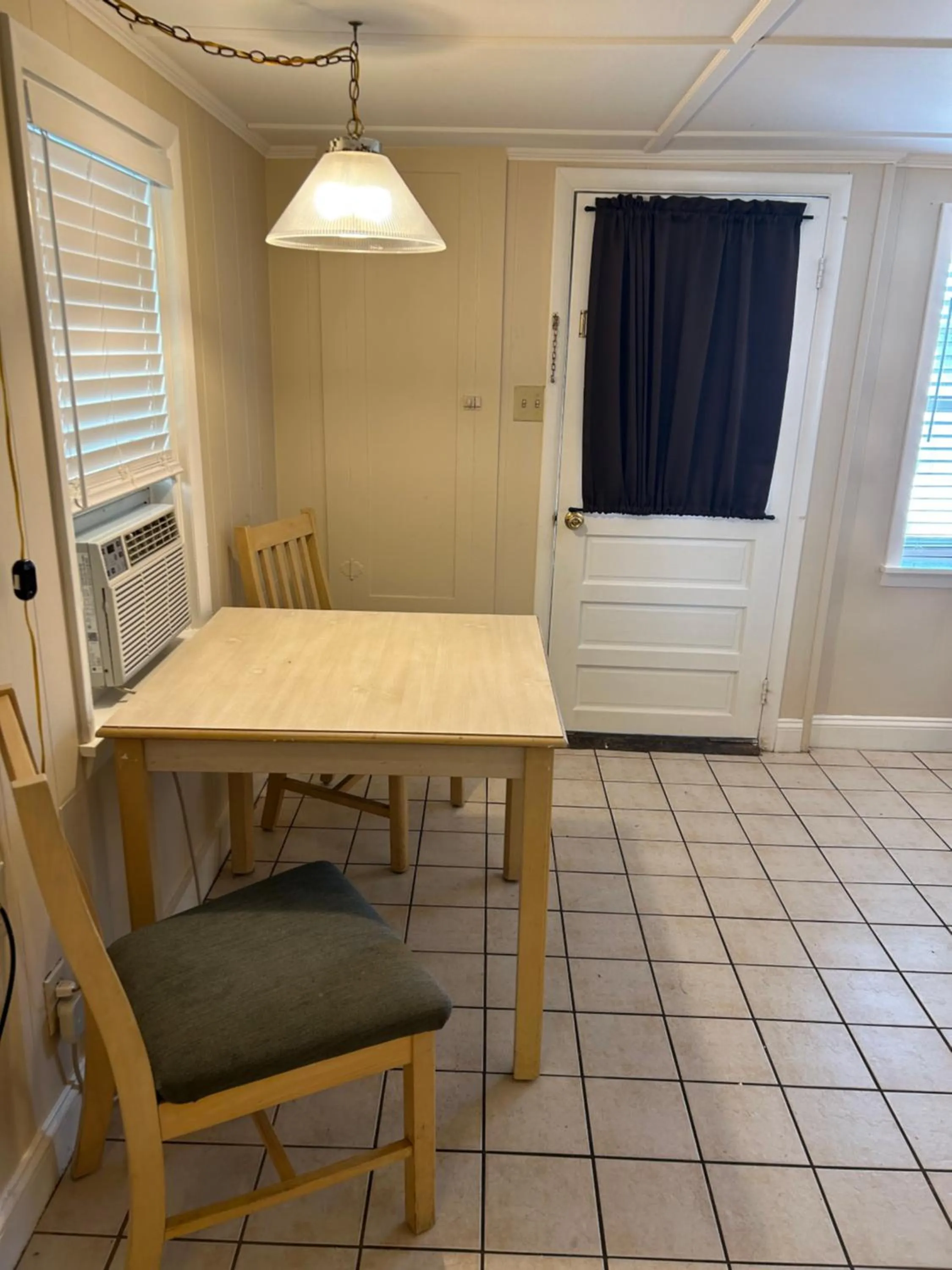 Seating area in The Admiral Hotel/Motel