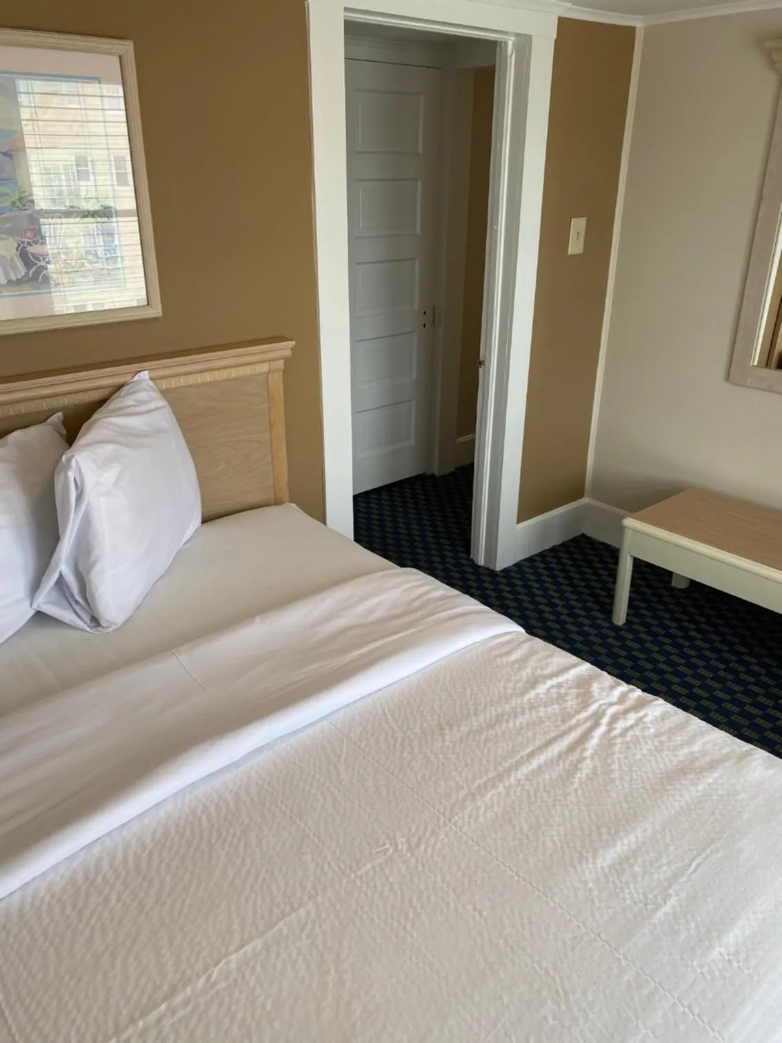 Bedroom, Bed in The Admiral Hotel/Motel