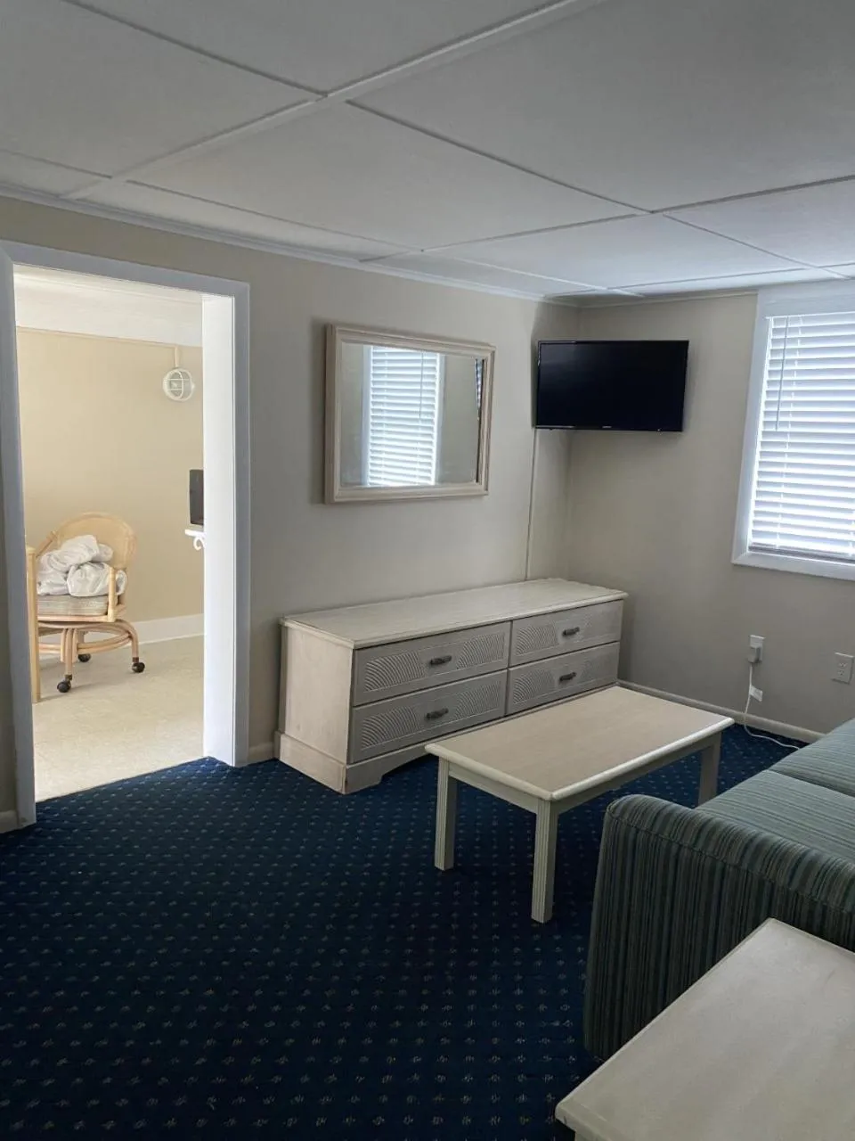 Photo of the whole room, Bed in The Admiral Hotel/Motel