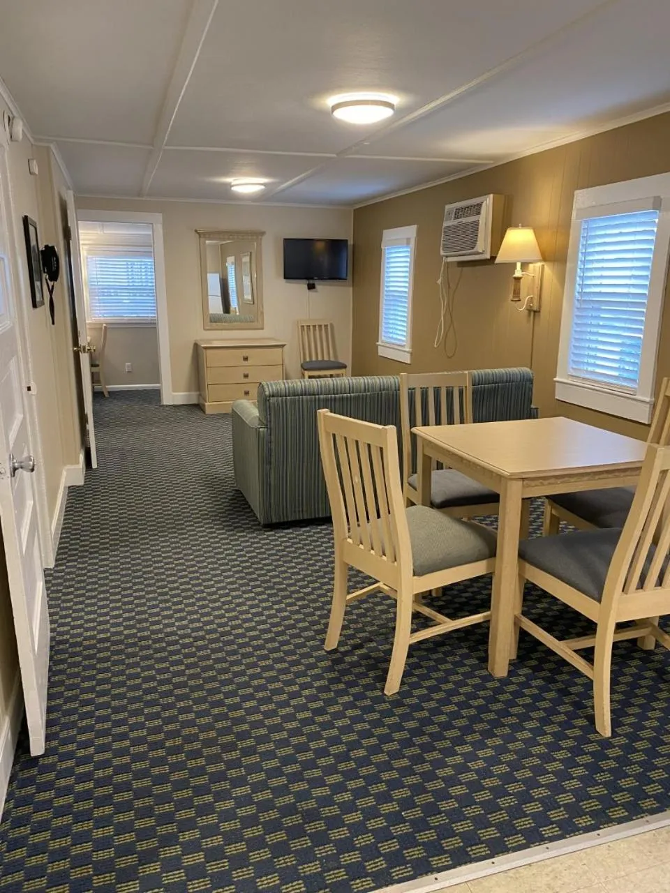 Living room in The Admiral Hotel/Motel