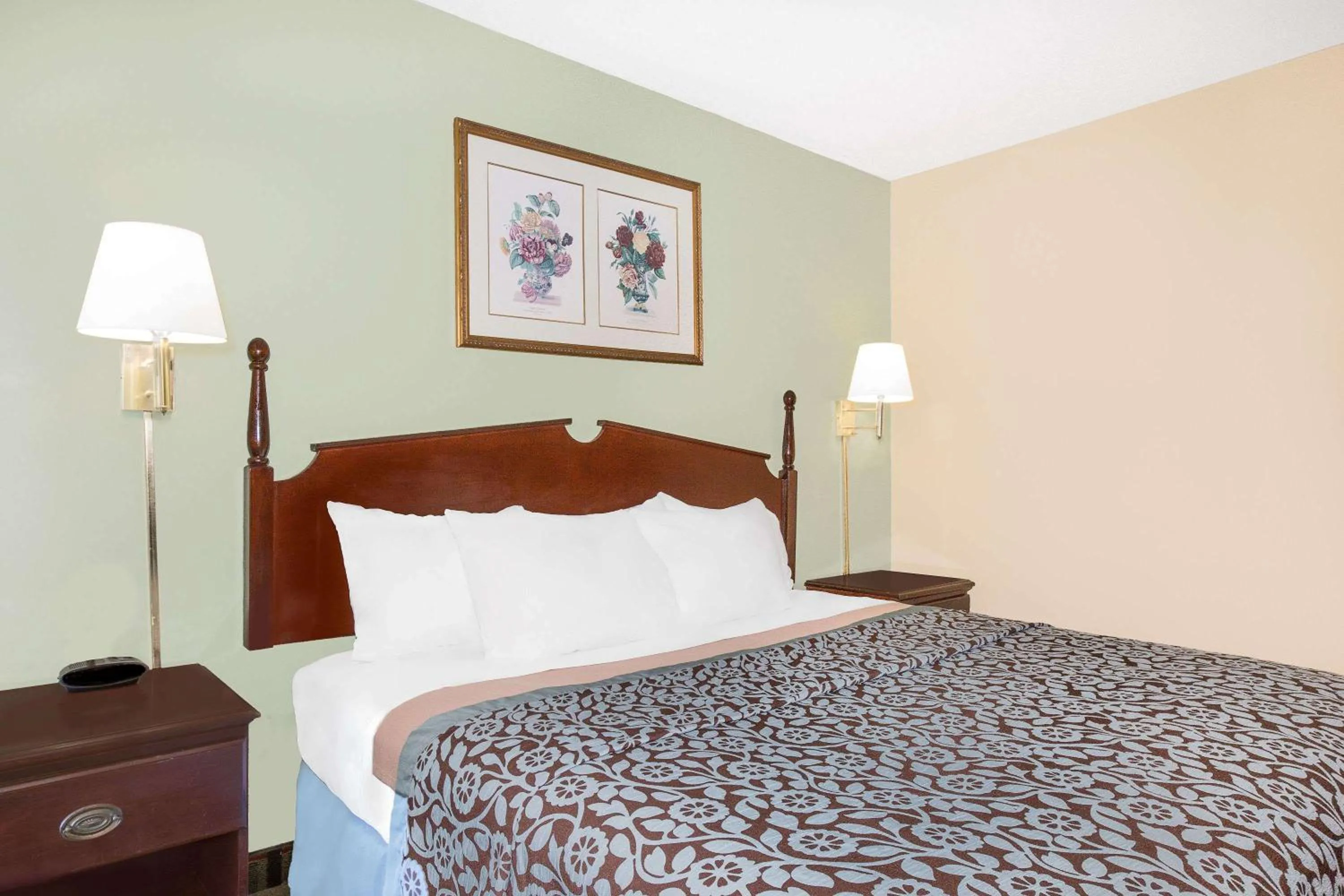 Photo of the whole room in Meridian Inn Hotel