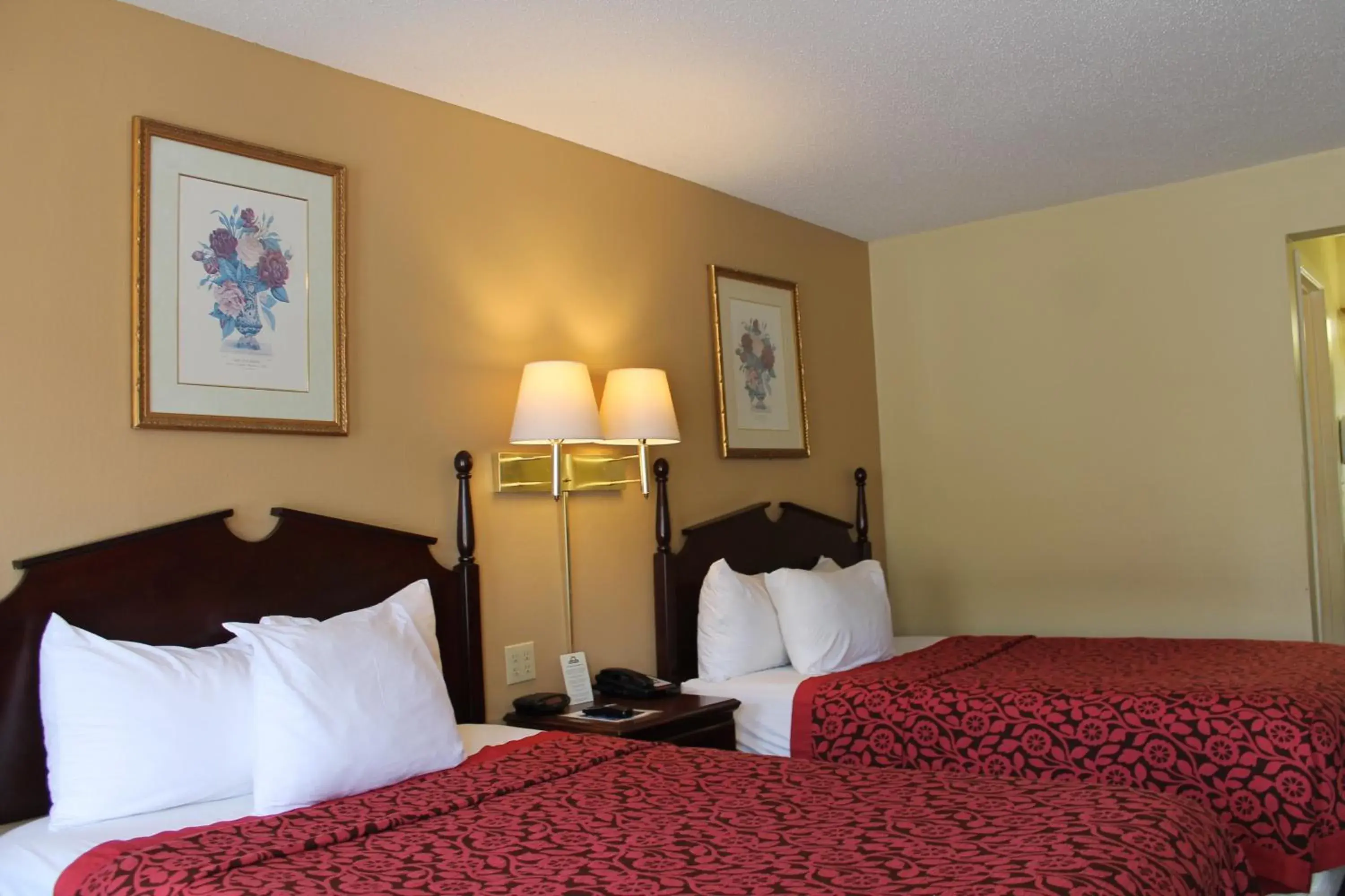 Double Room with Two Double Beds - Non-Smoking in Days Inn by Wyndham Meridian Double Room with Two Double Beds - Non-Smoking in Days Inn by Wyndham Meridian