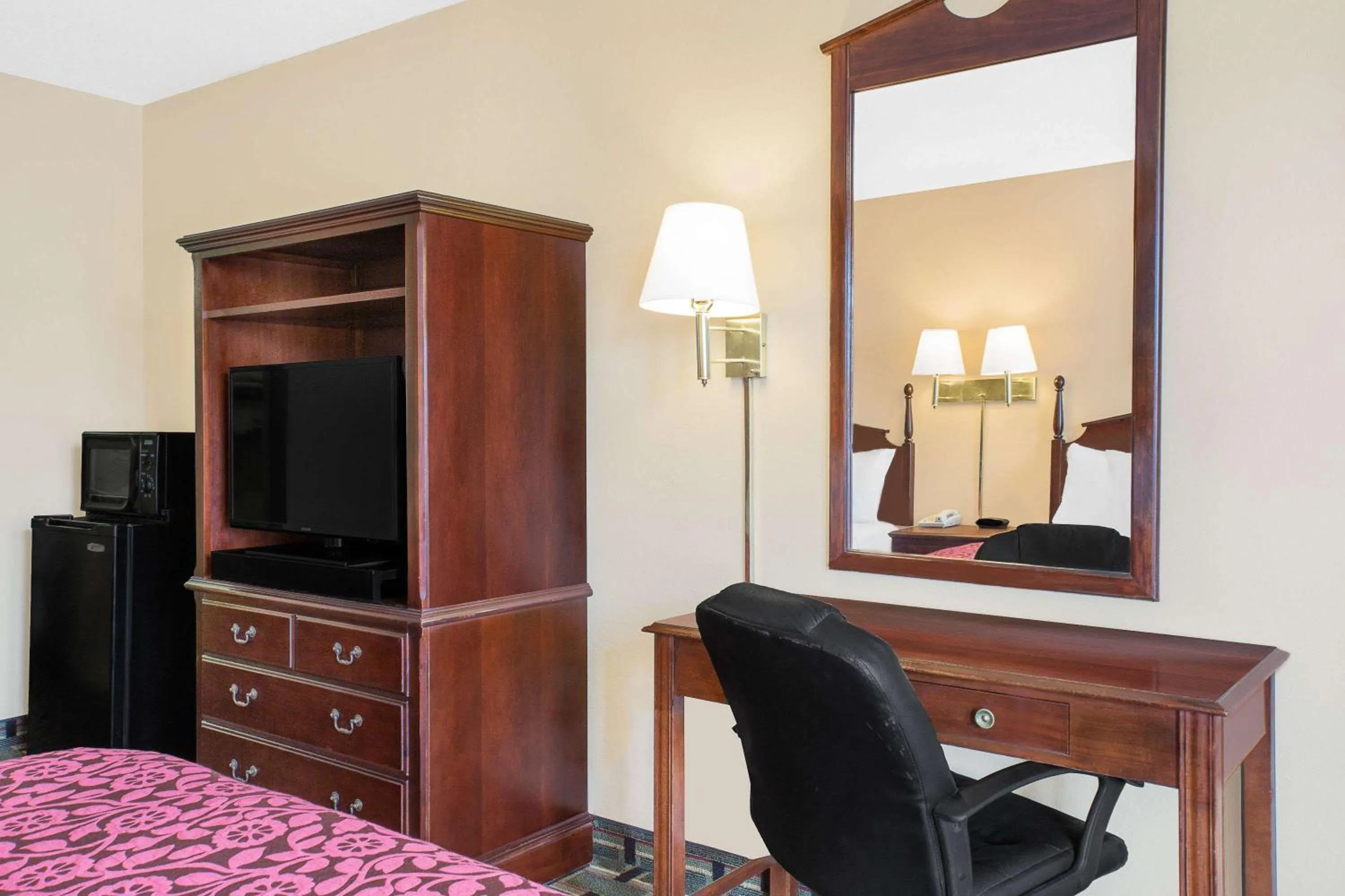 Photo of the whole room in Meridian Inn Hotel