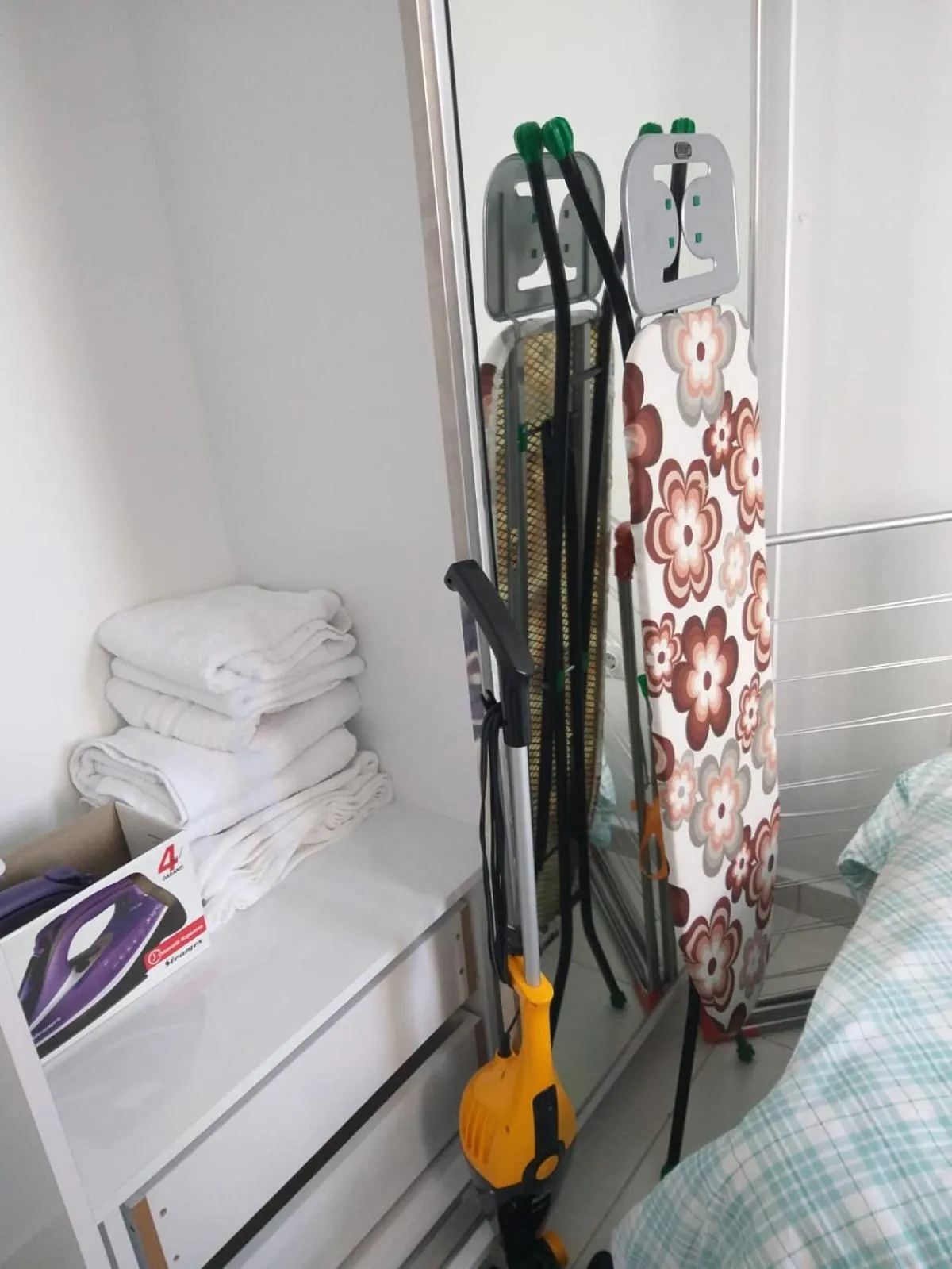 Bed in Sare Suites Downtown