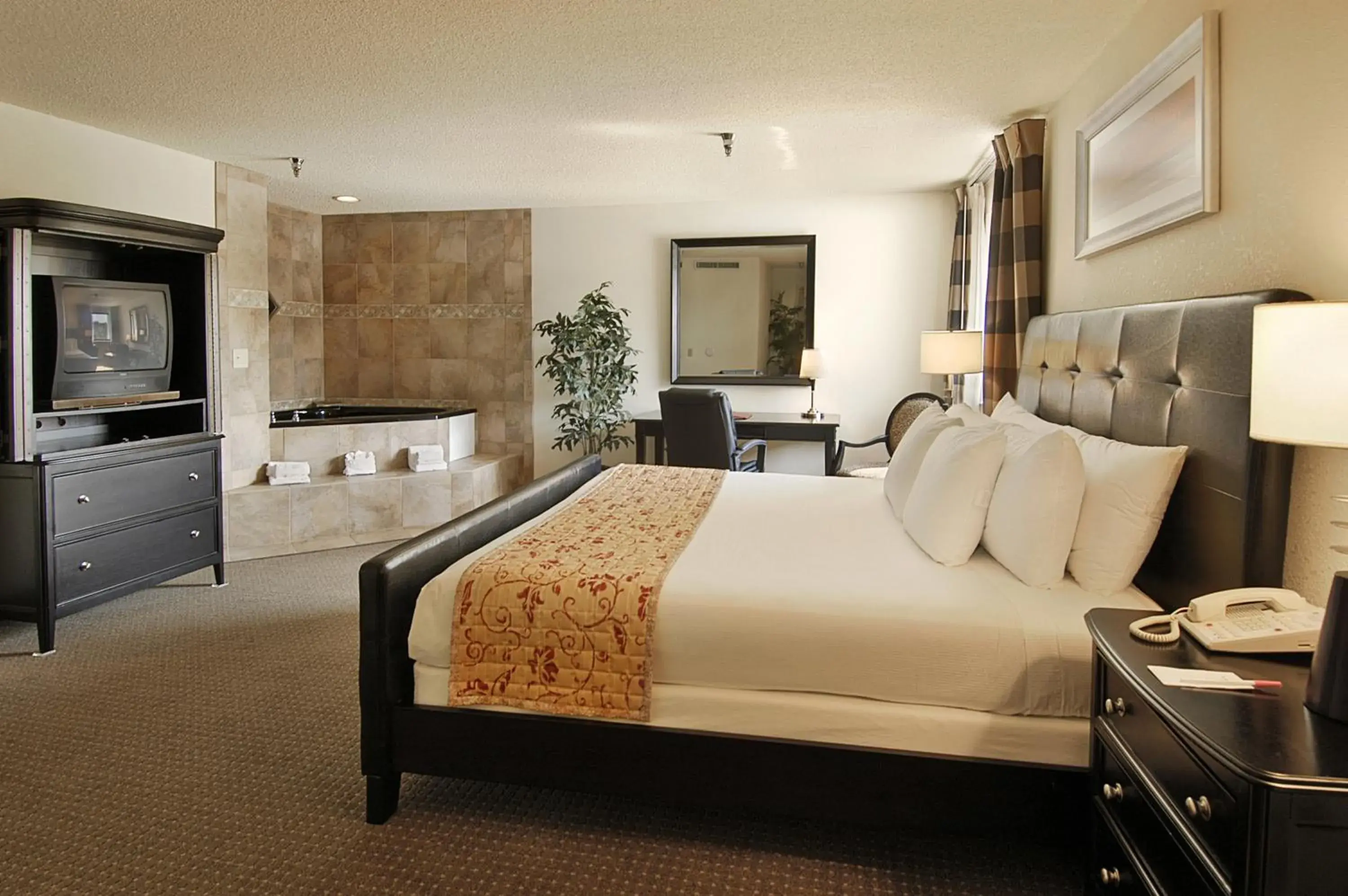 Executive King Suite - Non-Smoking in Ramada by Wyndham Bettendorf Executive King Suite - Non-Smoking in Ramada by Wyndham Bettendorf