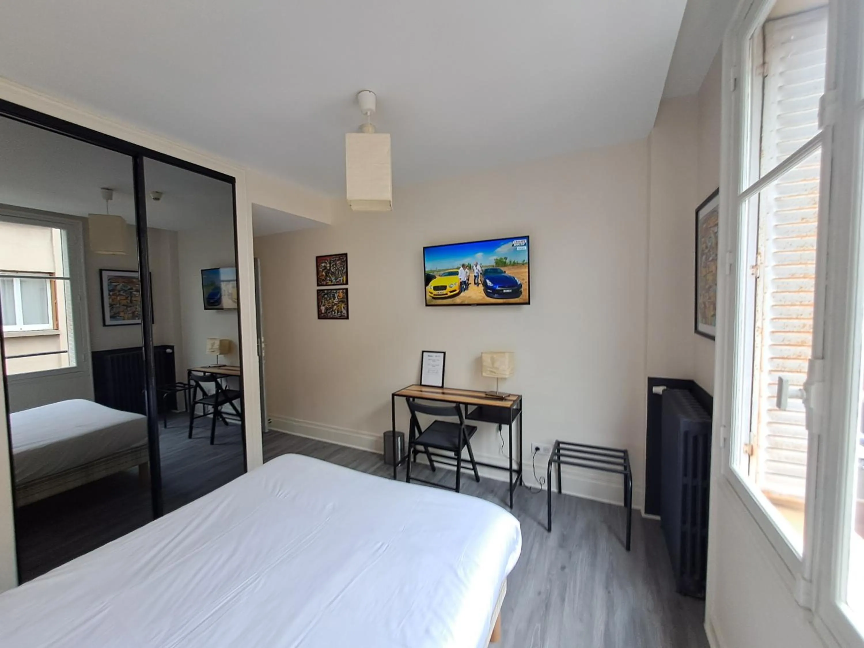 Photo of the whole room, Bed in Trianon