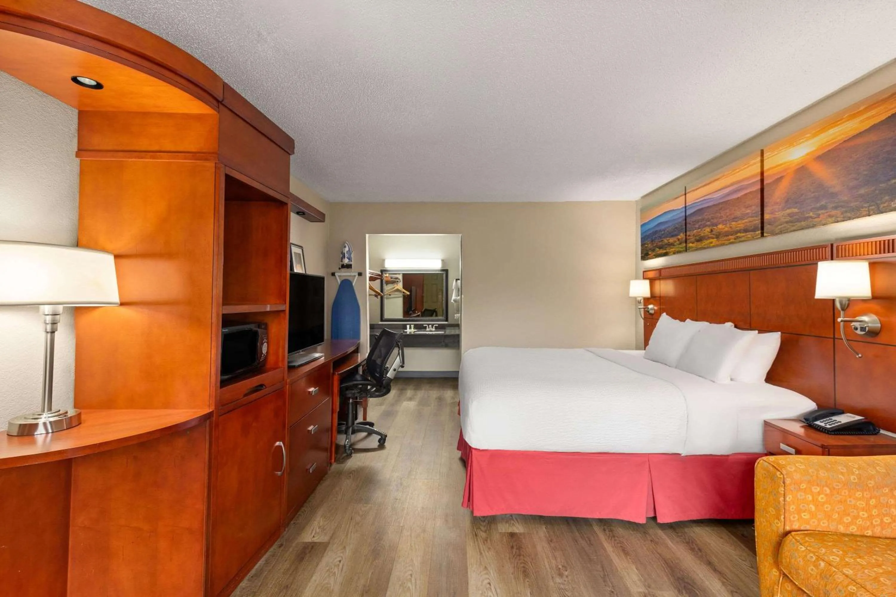 Photo of the whole room, Bed in Days Inn by Wyndham Knoxville East