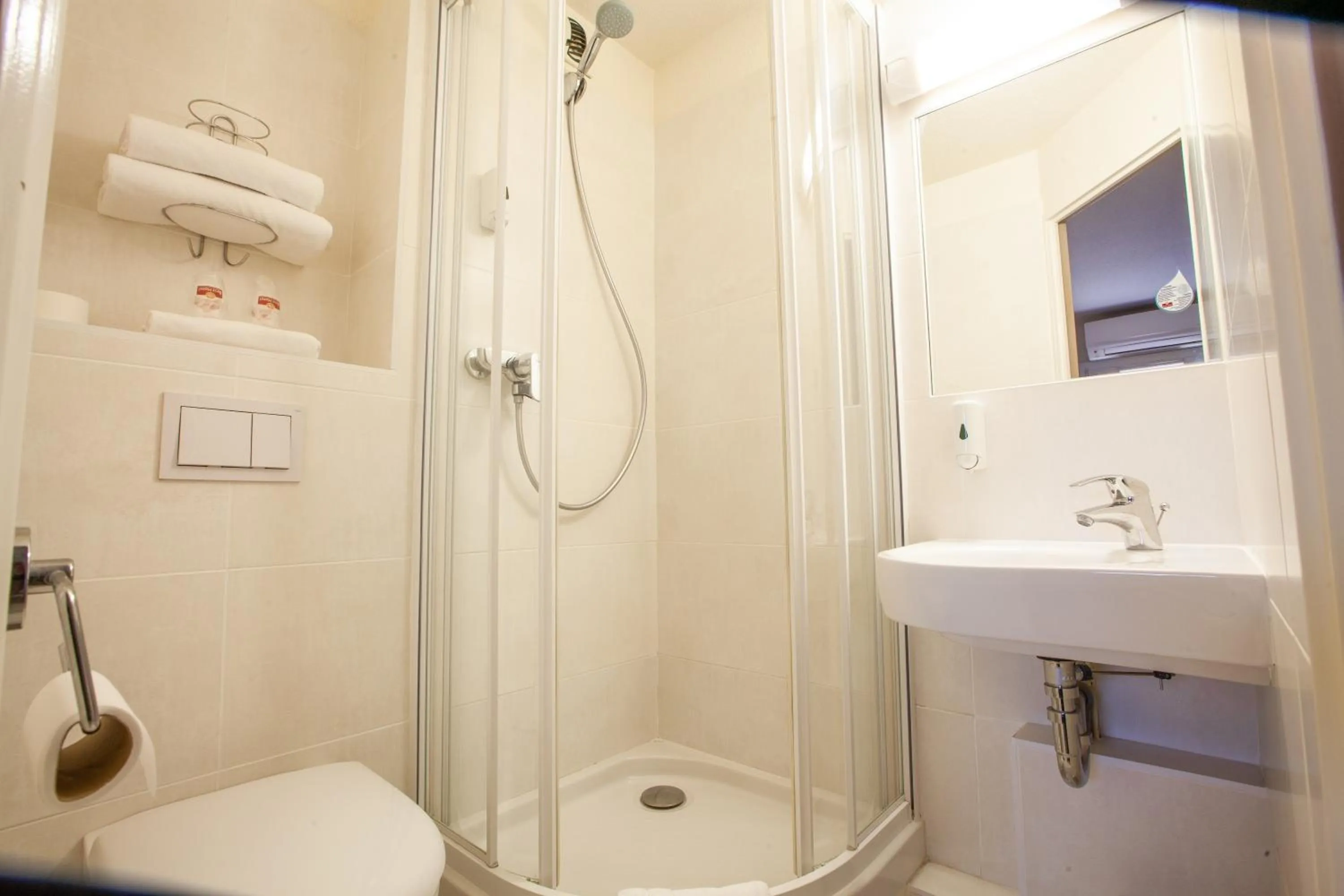 Shower in Best Hotel Lyon - Saint Priest