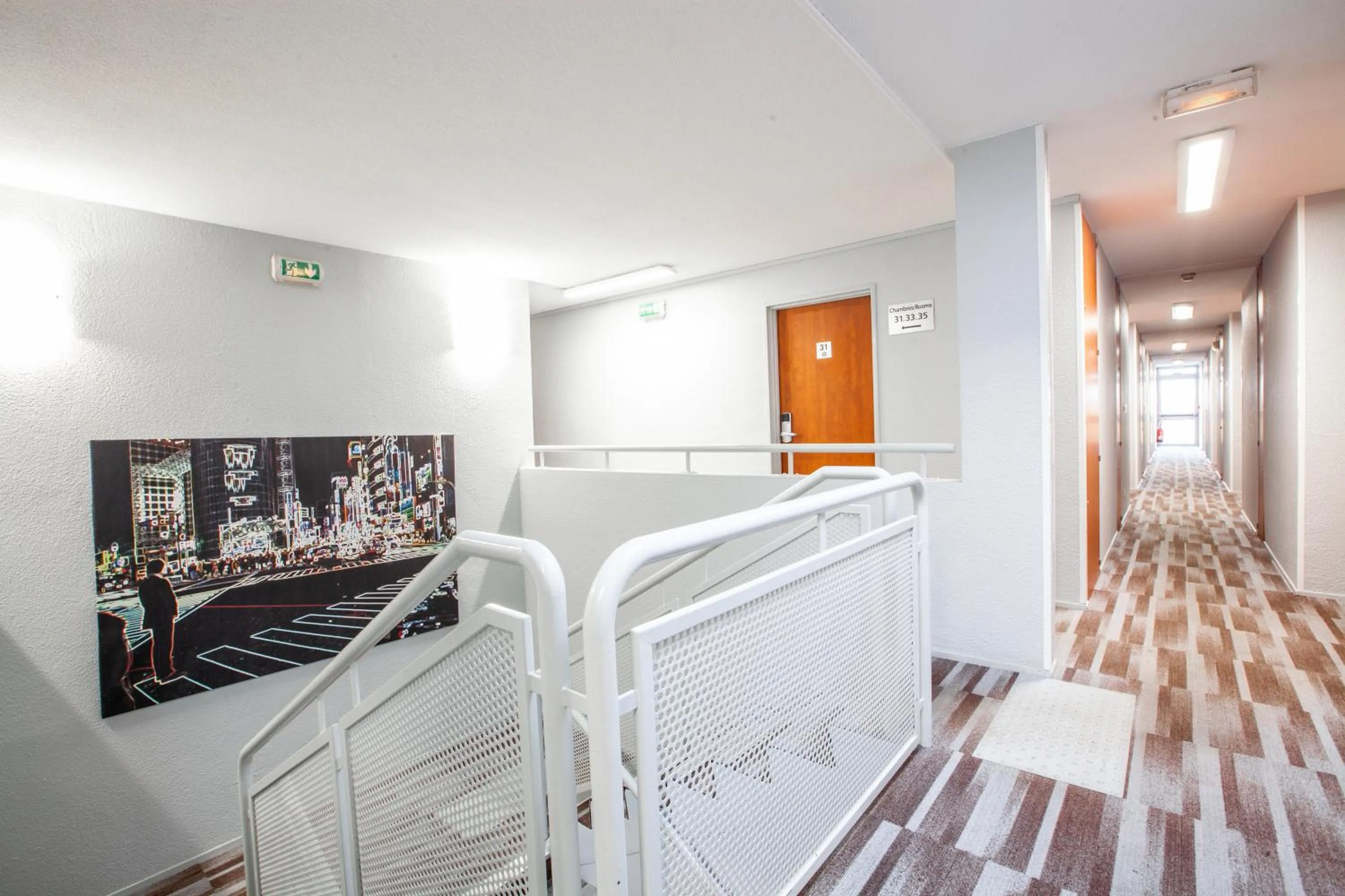 Property building, Bed in Best Hotel Lyon - Saint Priest