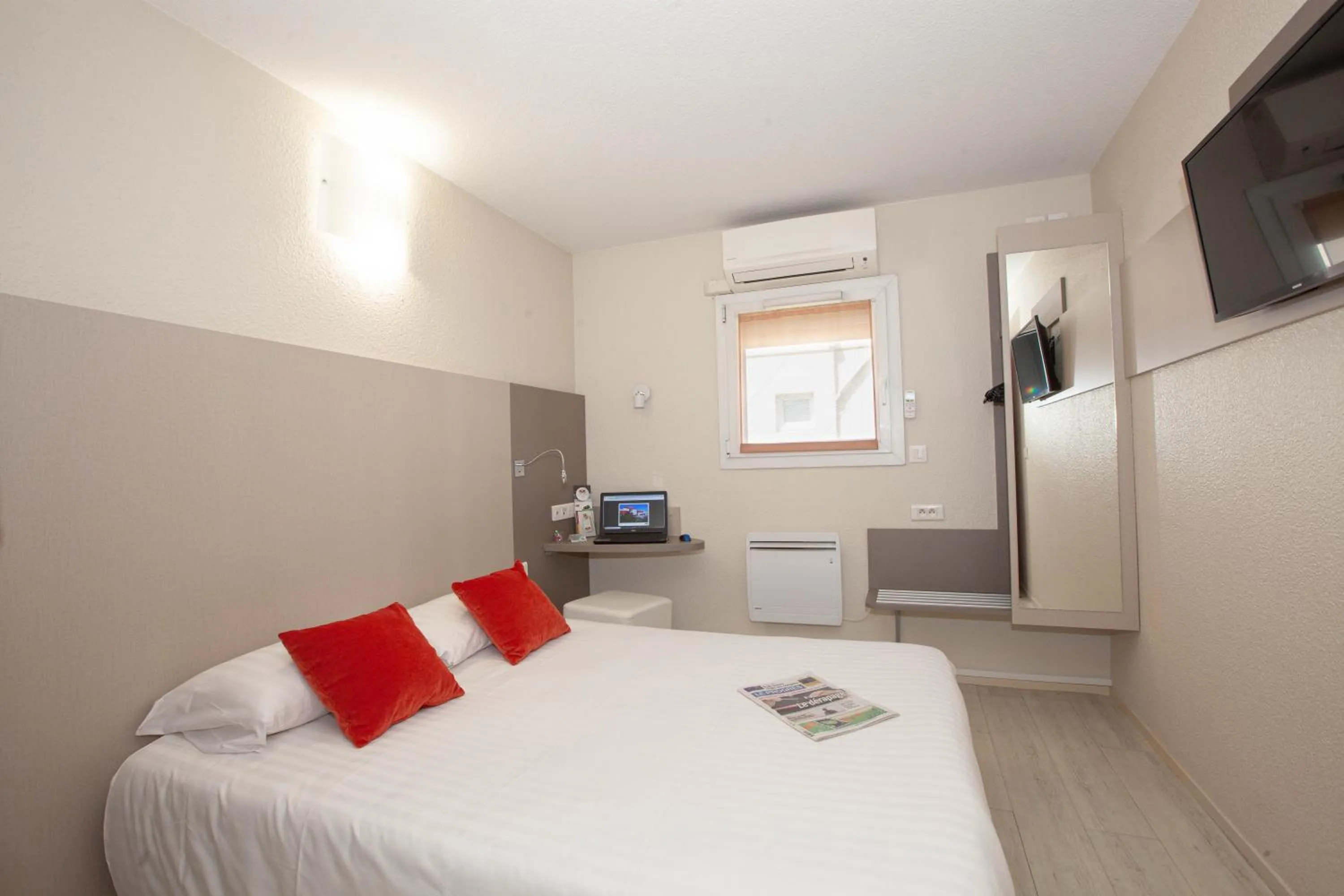 Bed in Best Hotel Lyon - Saint Priest