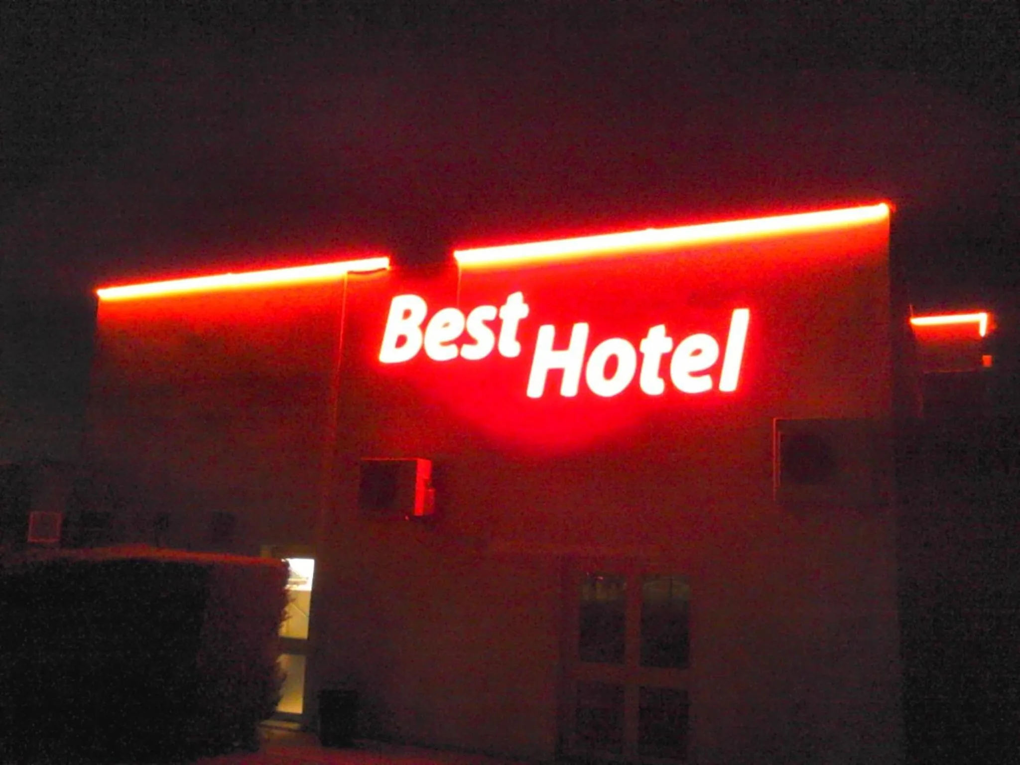 Facade/entrance in Best Hotel Lyon - Saint Priest