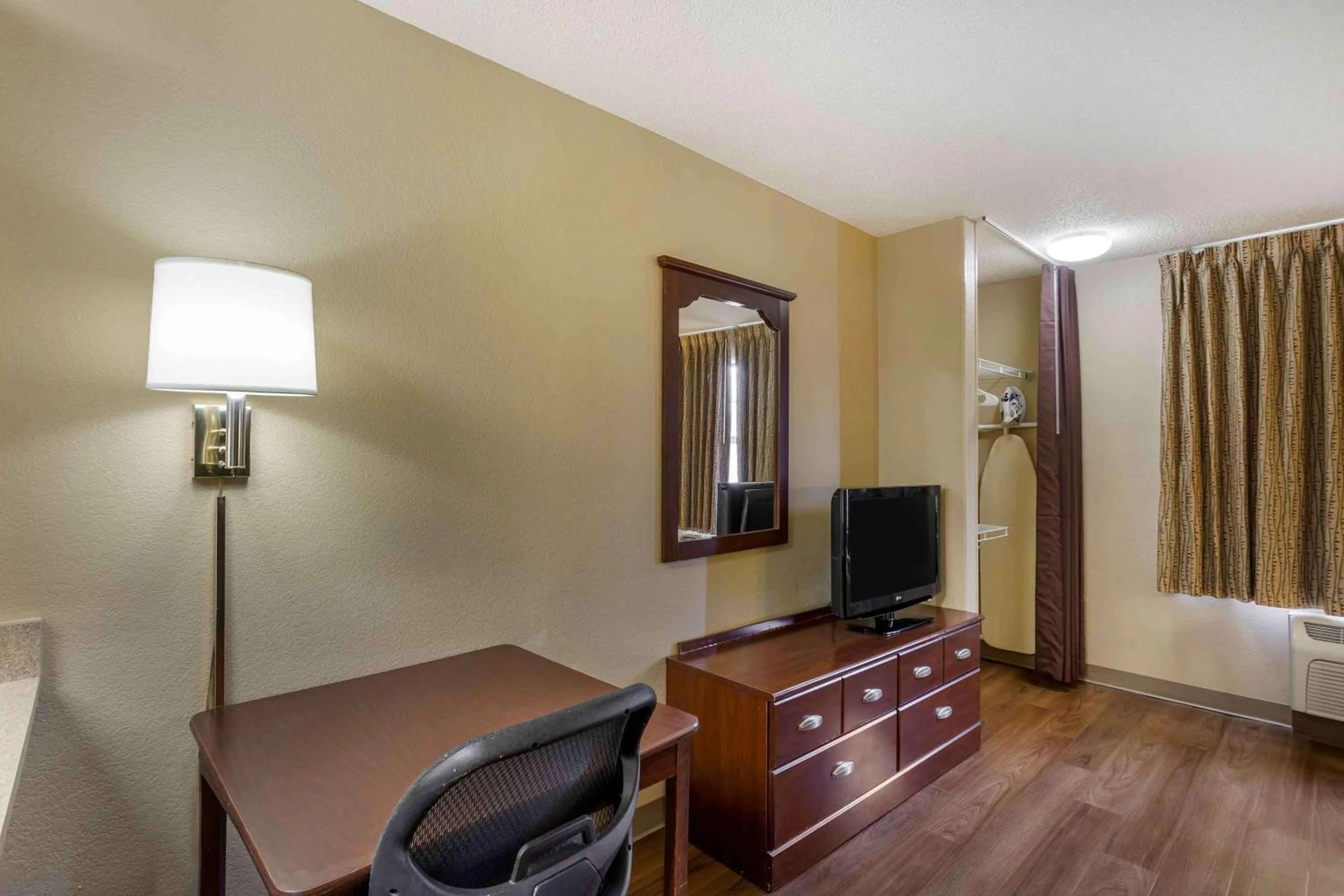 Bedroom in Extended Stay America Suites - Philadelphia - Horsham - Welsh Rd