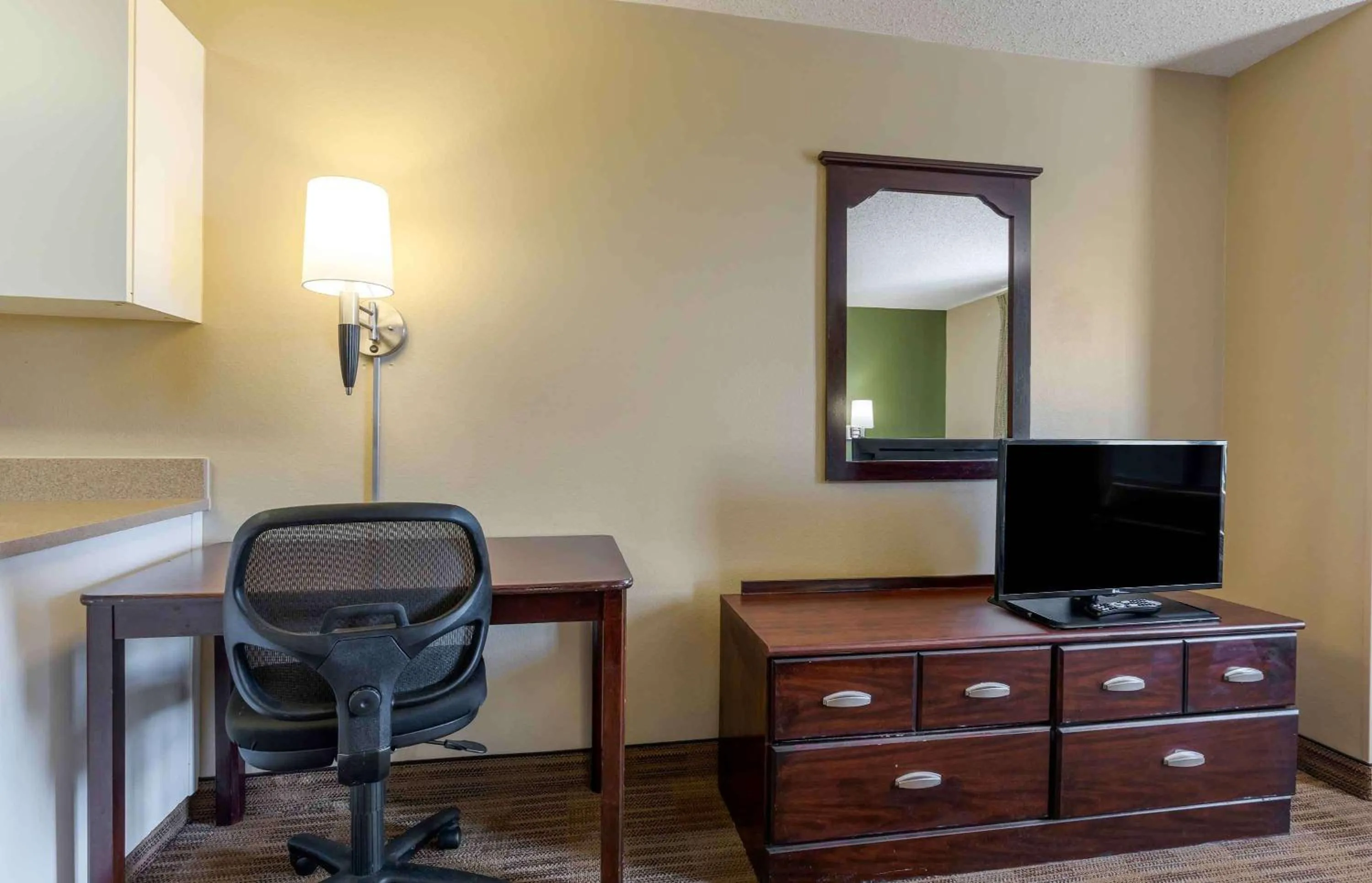 Bedroom in Extended Stay America Suites - Dallas - Greenville Avenue