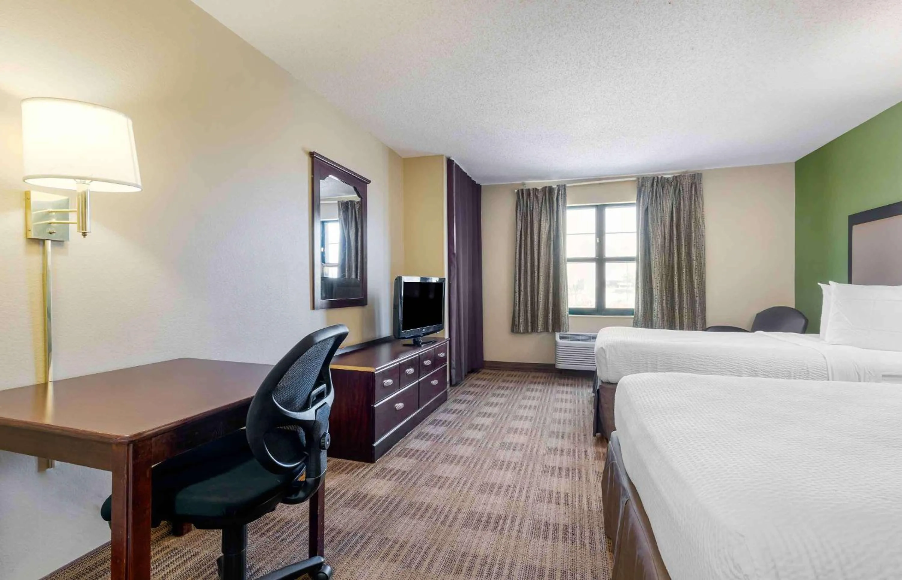 Bedroom, Bed in Extended Stay America Suites - Dallas - Greenville Avenue