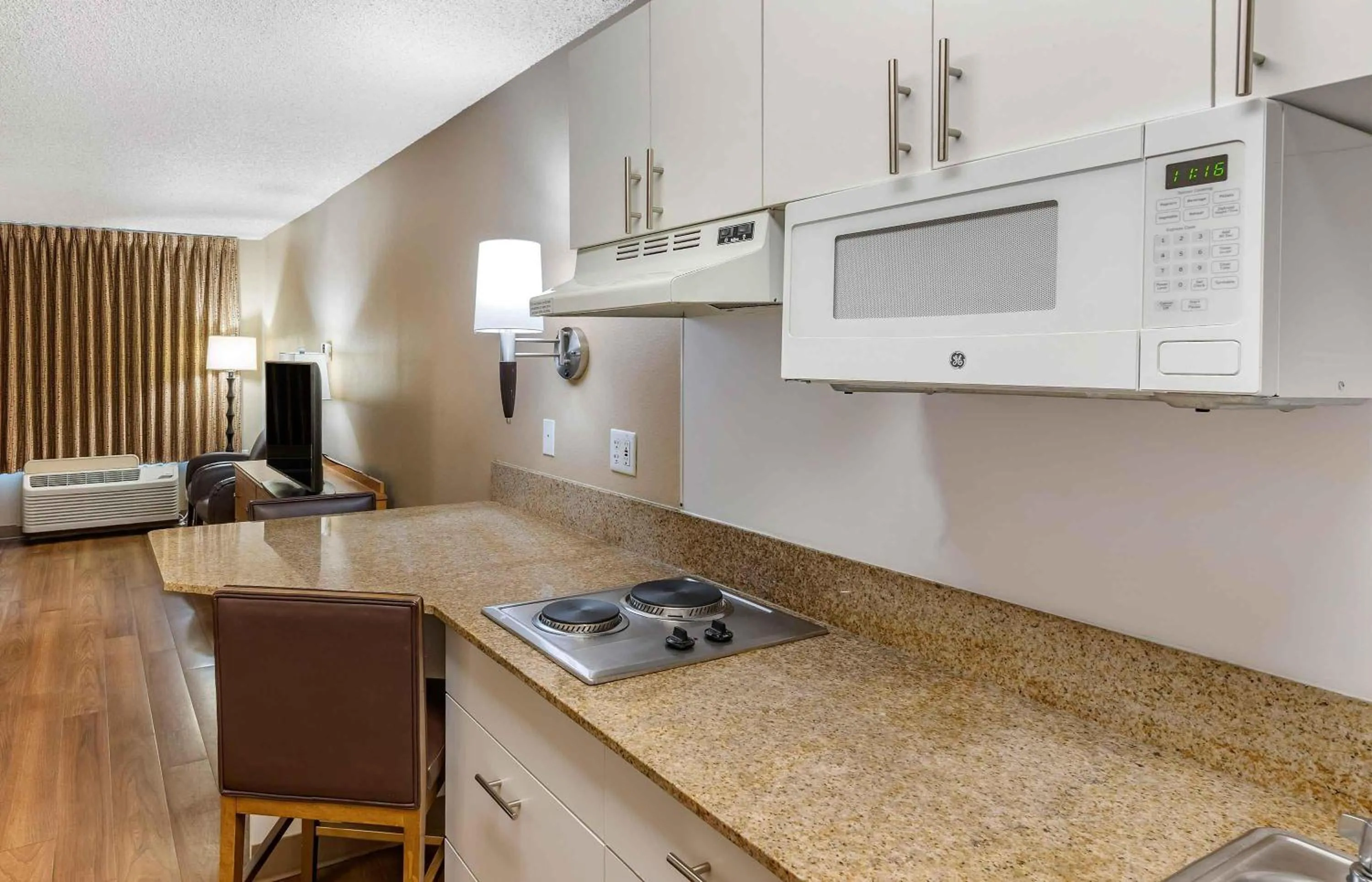 Kitchen or kitchenette in Extended Stay America Suites - San Francisco - San Carlos