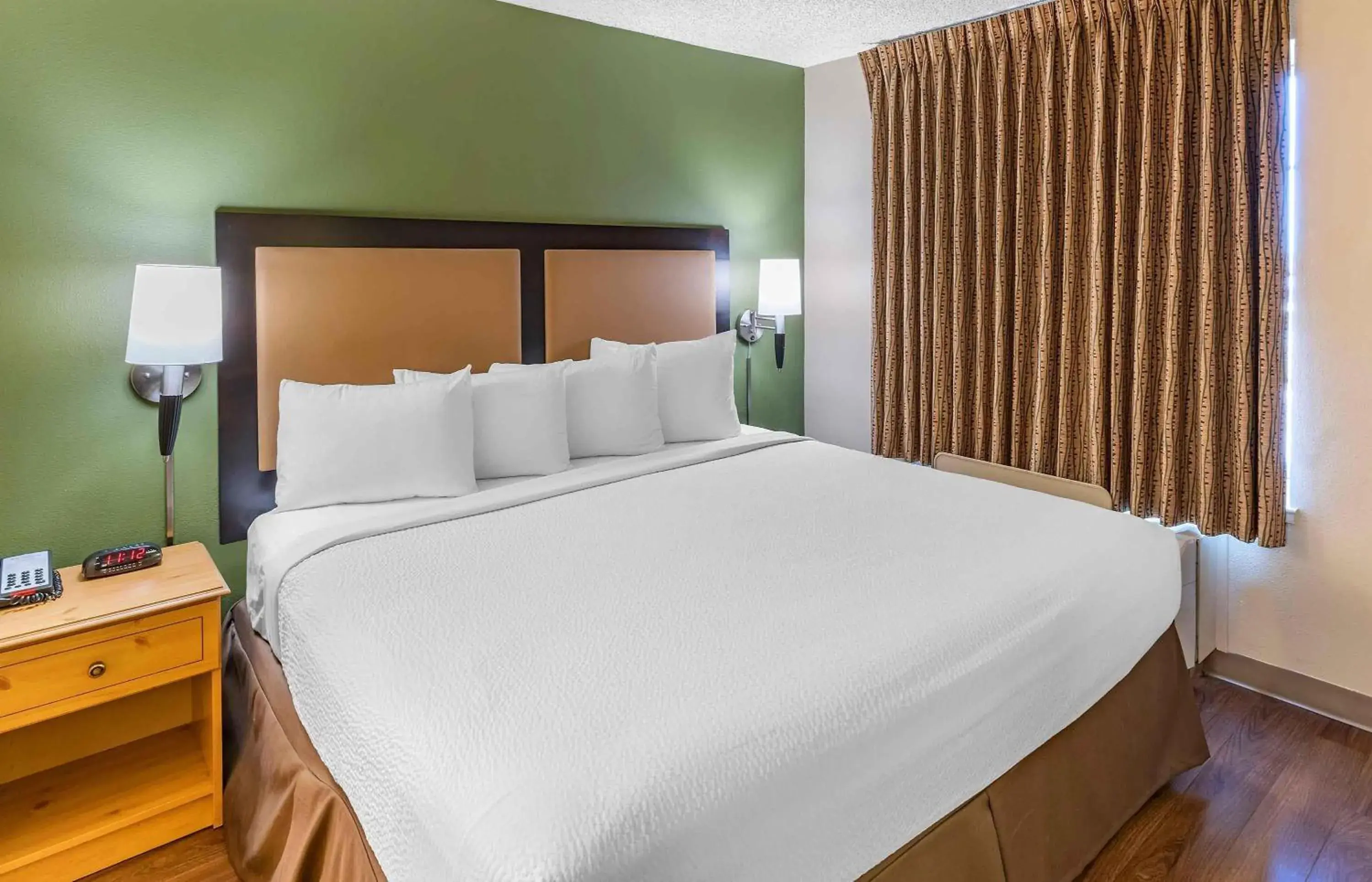 Deluxe Studio with 1 King Bed - Non-Smoking in Extended Stay America Suites - San Francisco - San Carlos Deluxe Studio with 1 King Bed - Non-Smoking in Extended Stay America Suites - San Francisco - San Carlos