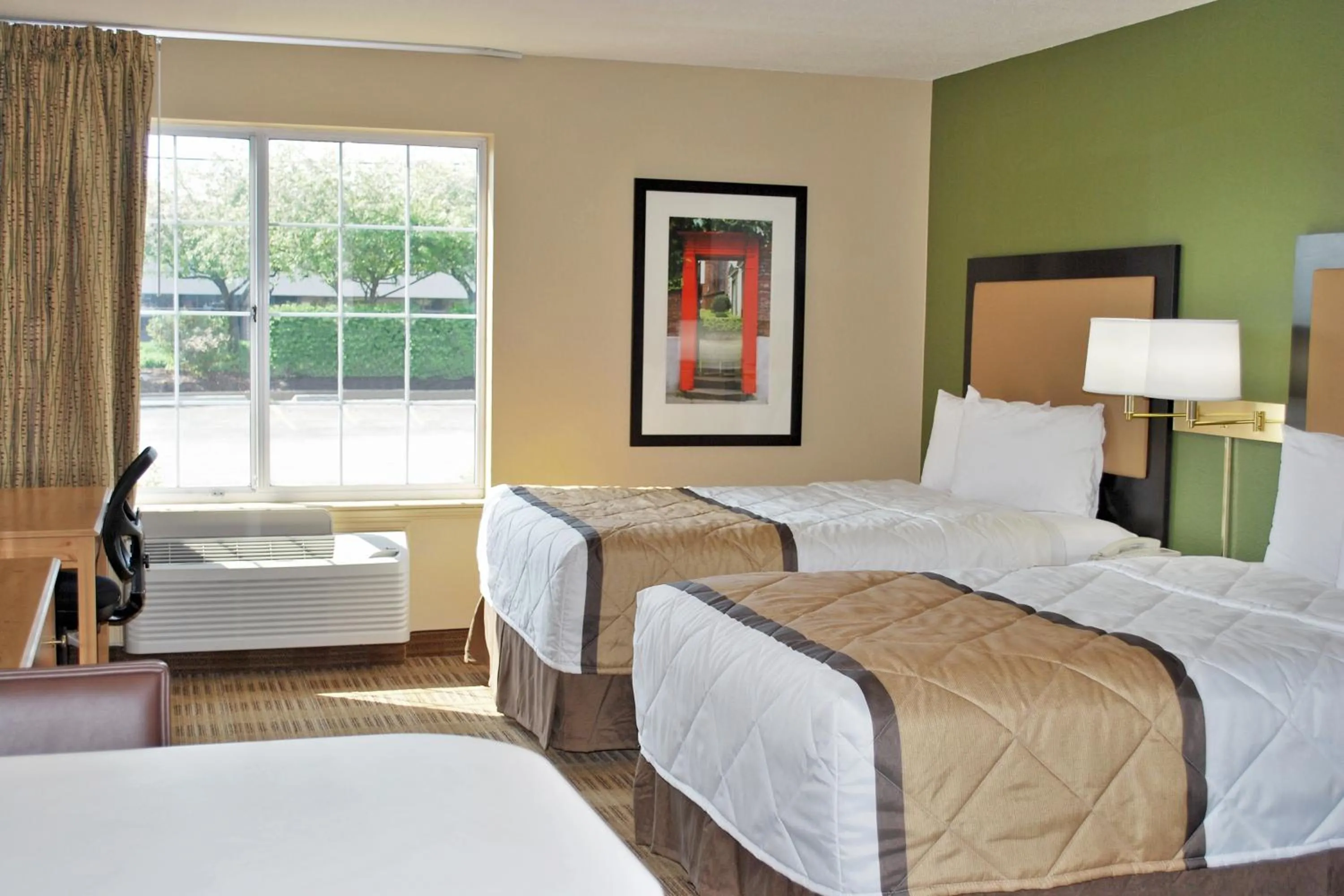 Bed in Extended Stay America Suites - San Francisco - San Carlos
