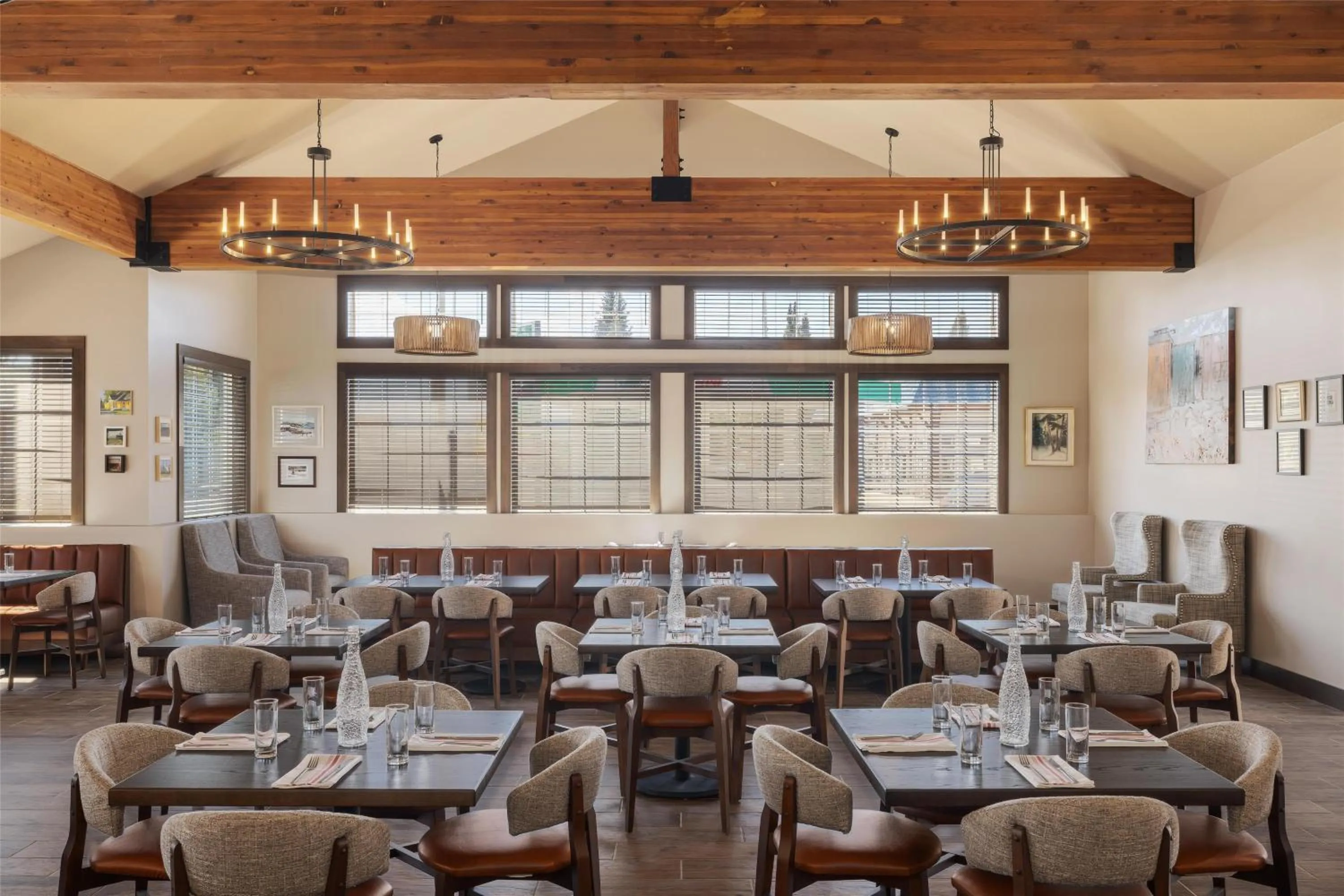 Restaurant/places to eat in Starlite Yellowstone, Tapestry Collection by Hilton