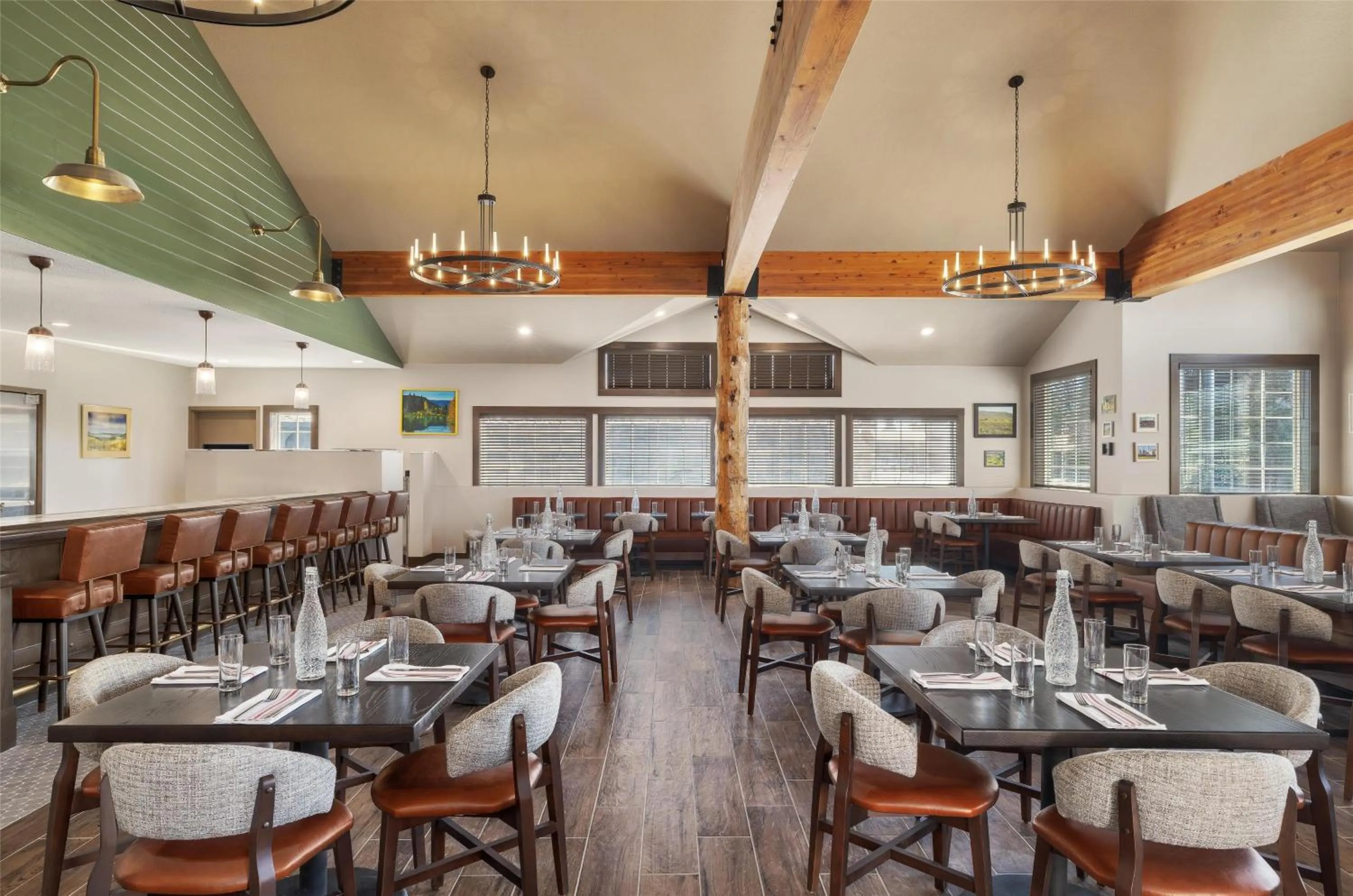 Restaurant/places to eat in Starlite Yellowstone, Tapestry Collection by Hilton