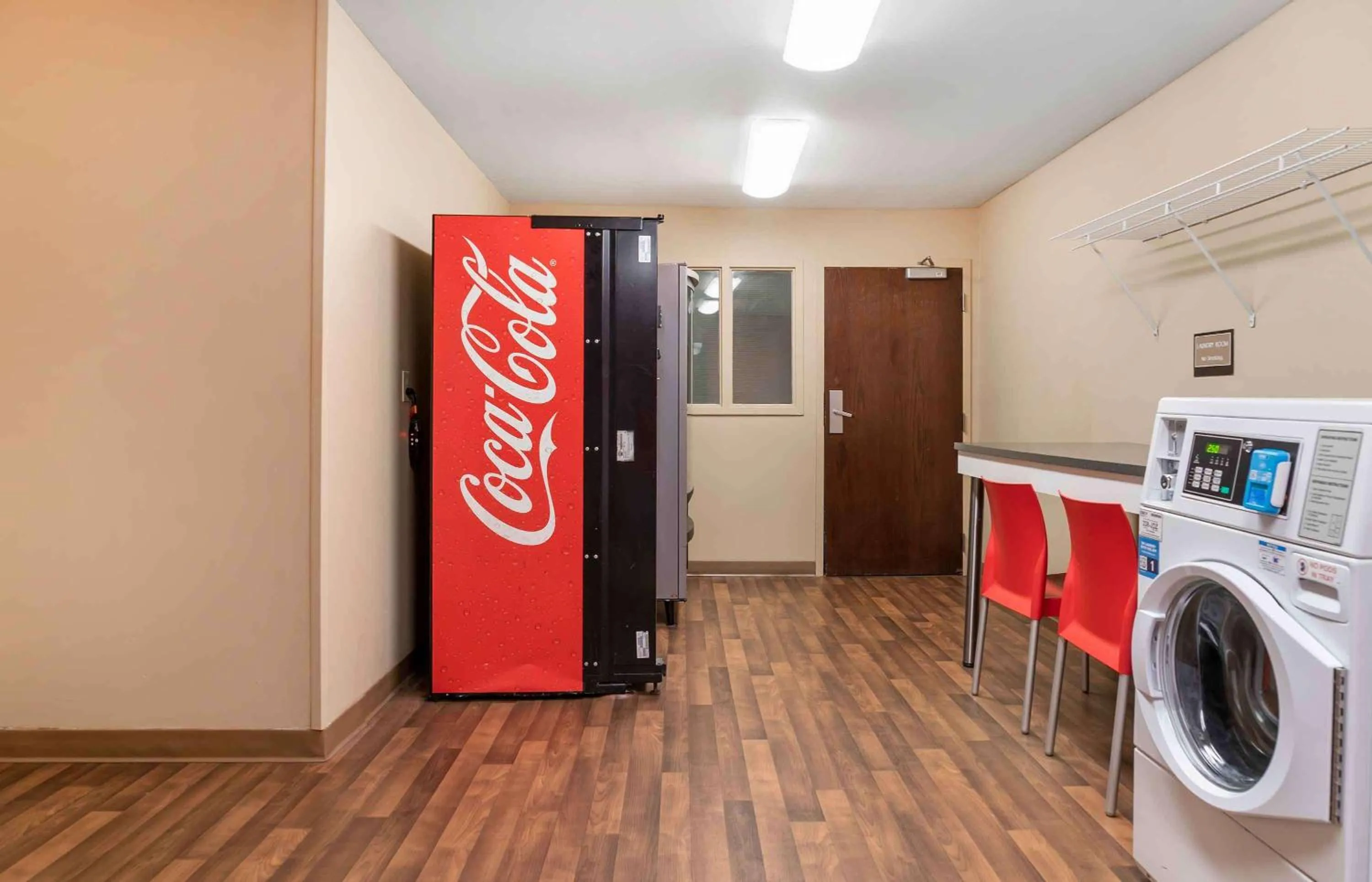 Property building in Extended Stay America Select Suites - Detroit - Sterling Heights