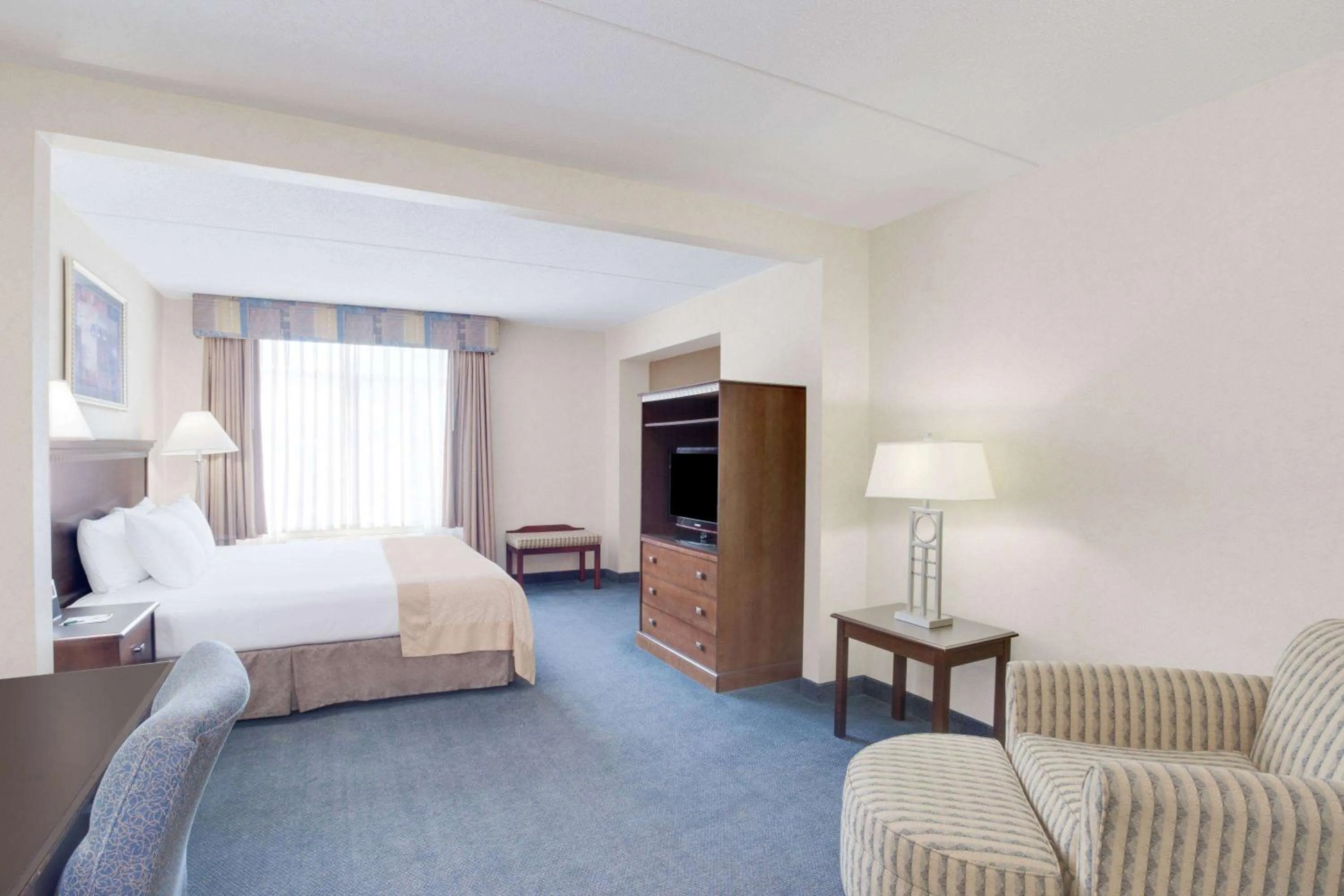 Photo of the whole room, Bed in Wingate by Wyndham Bridgeport Clarksburg