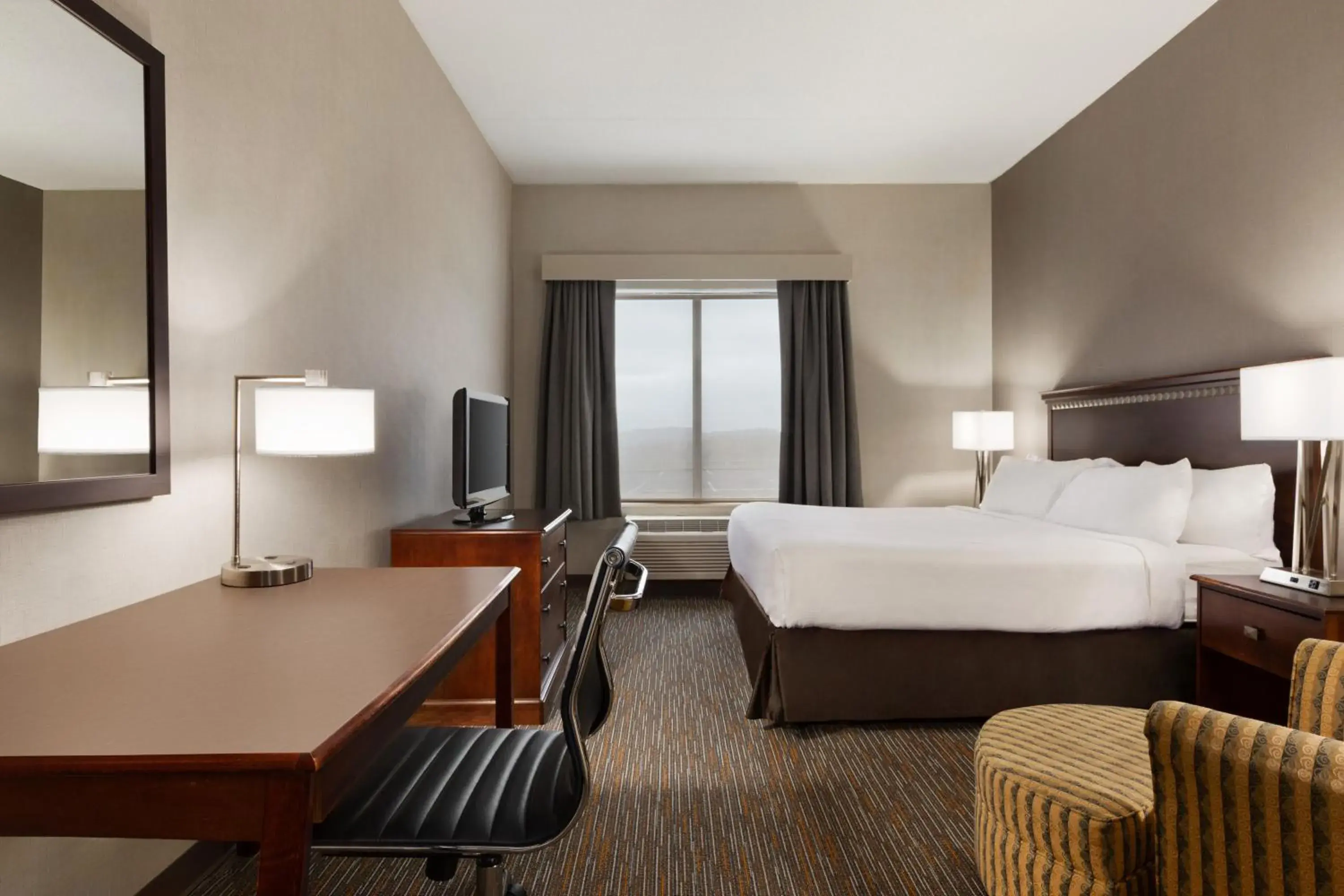 King Room with Roll-In Shower - Mobility/Hearing Accessible - Non-Smoking in Wingate by Wyndham Bridgeport Clarksburg King Room with Roll-In Shower - Mobility/Hearing Accessible - Non-Smoking in Wingate by Wyndham Bridgeport Clarksburg