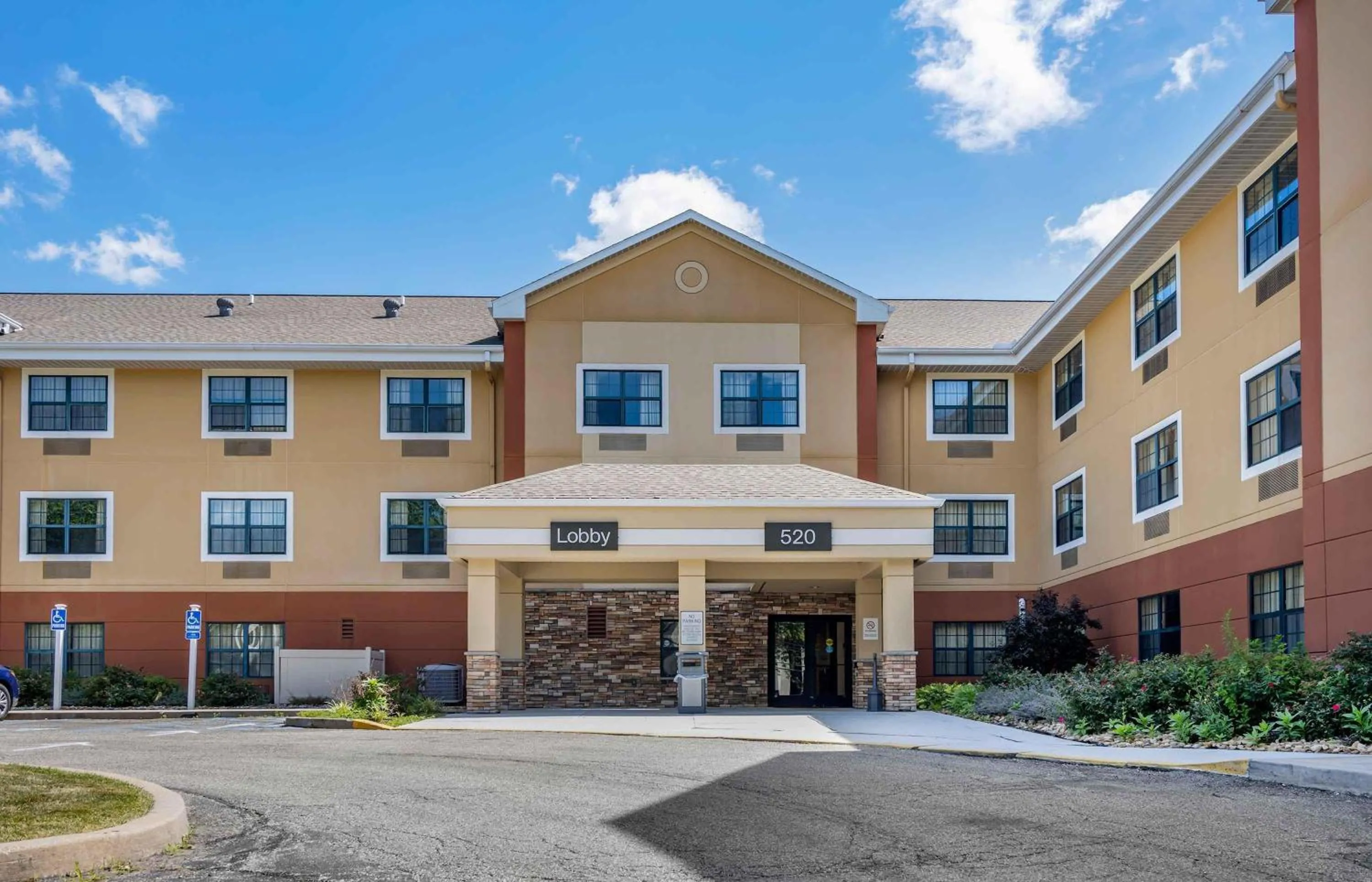 Property building in Extended Stay America Suites - Pittsburgh - Carnegie
