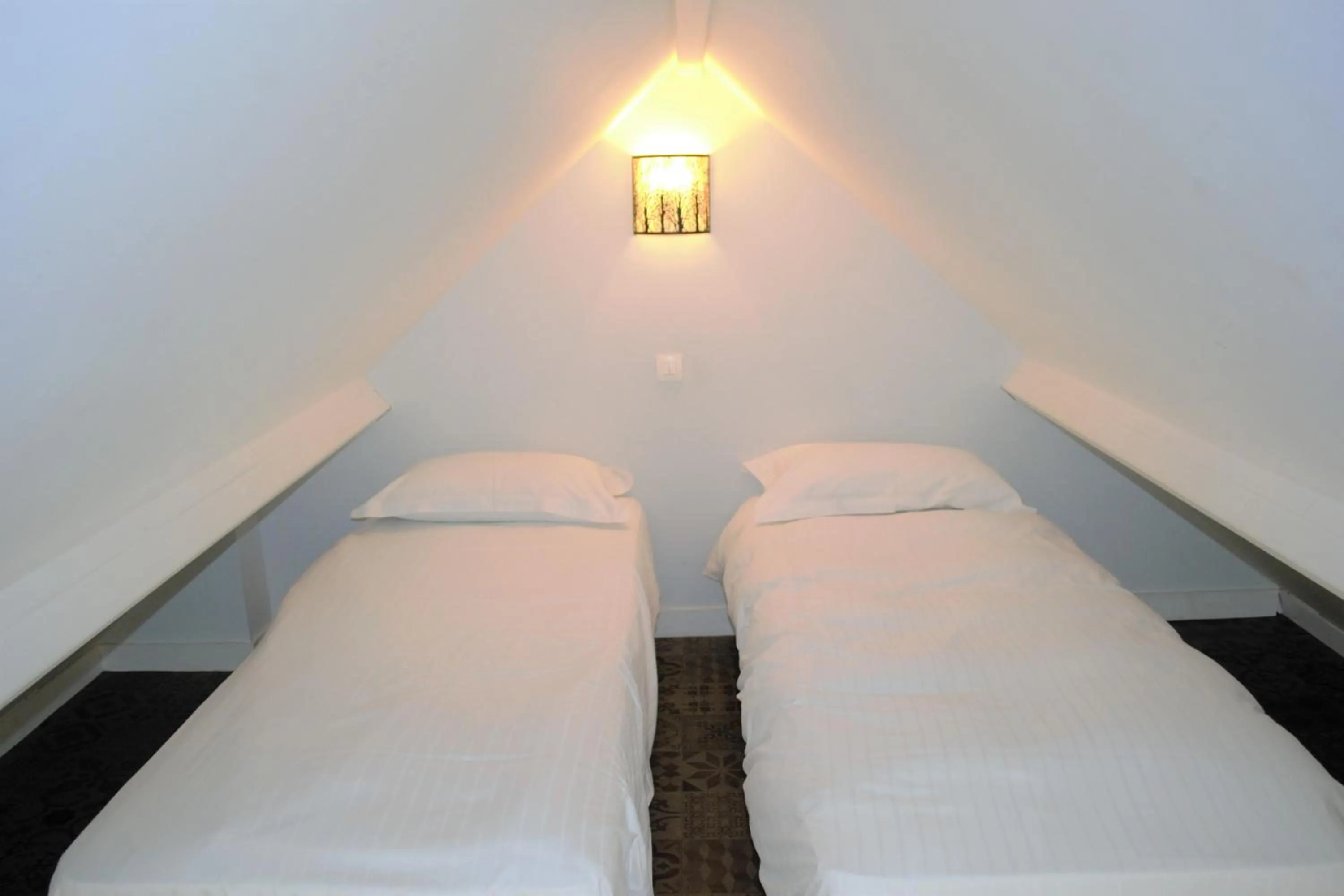 Bed in The Originals Boutique, Hôtel Les Quatre Salines, Le Mont Saint-Michel Sud