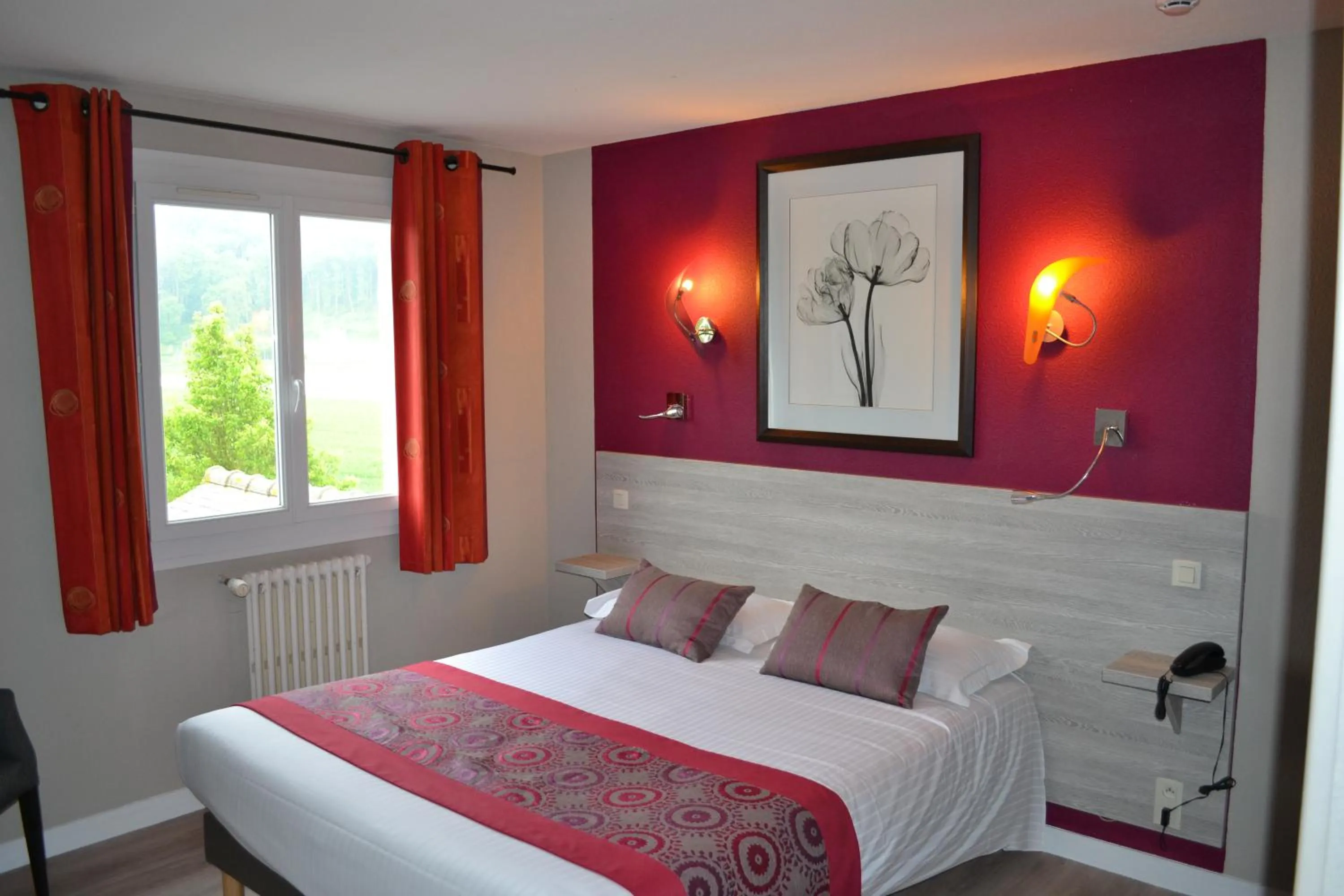 Bed in The Originals Boutique, Hôtel Les Quatre Salines, Le Mont Saint-Michel Sud