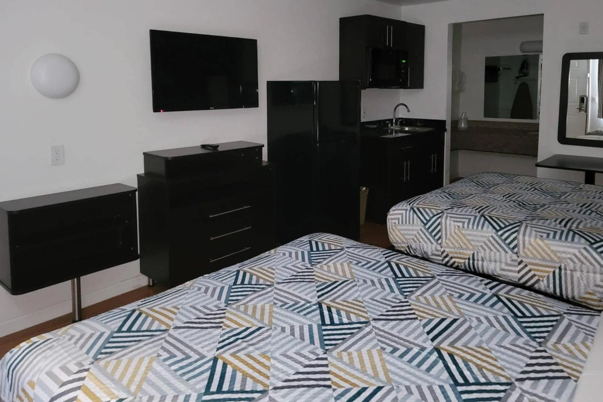 Bedroom, Bed in Rodeway Inn & Suites Thousand Palms - Rancho Mirage