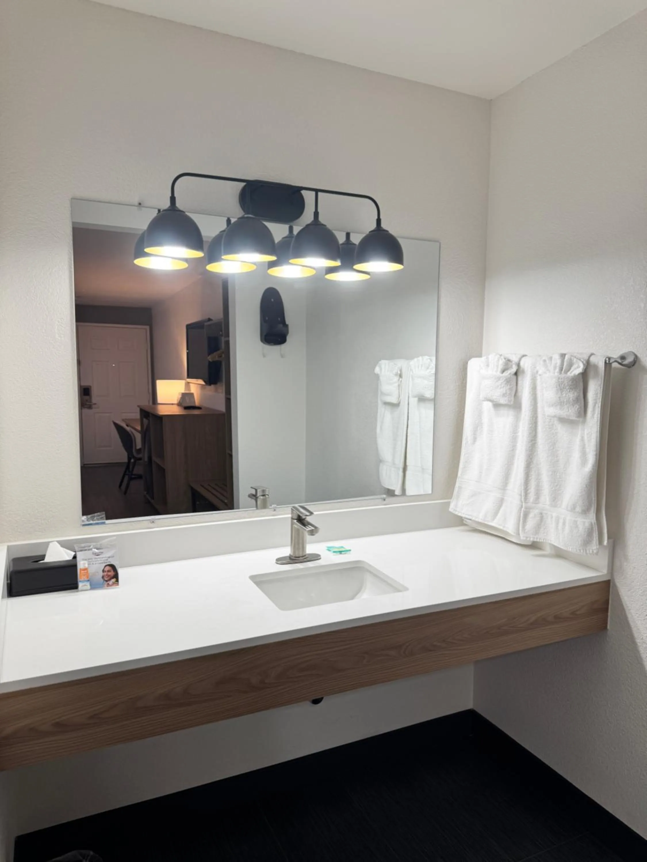 Rodeway Inn & Suites Thousand Palms - Rancho Mirage