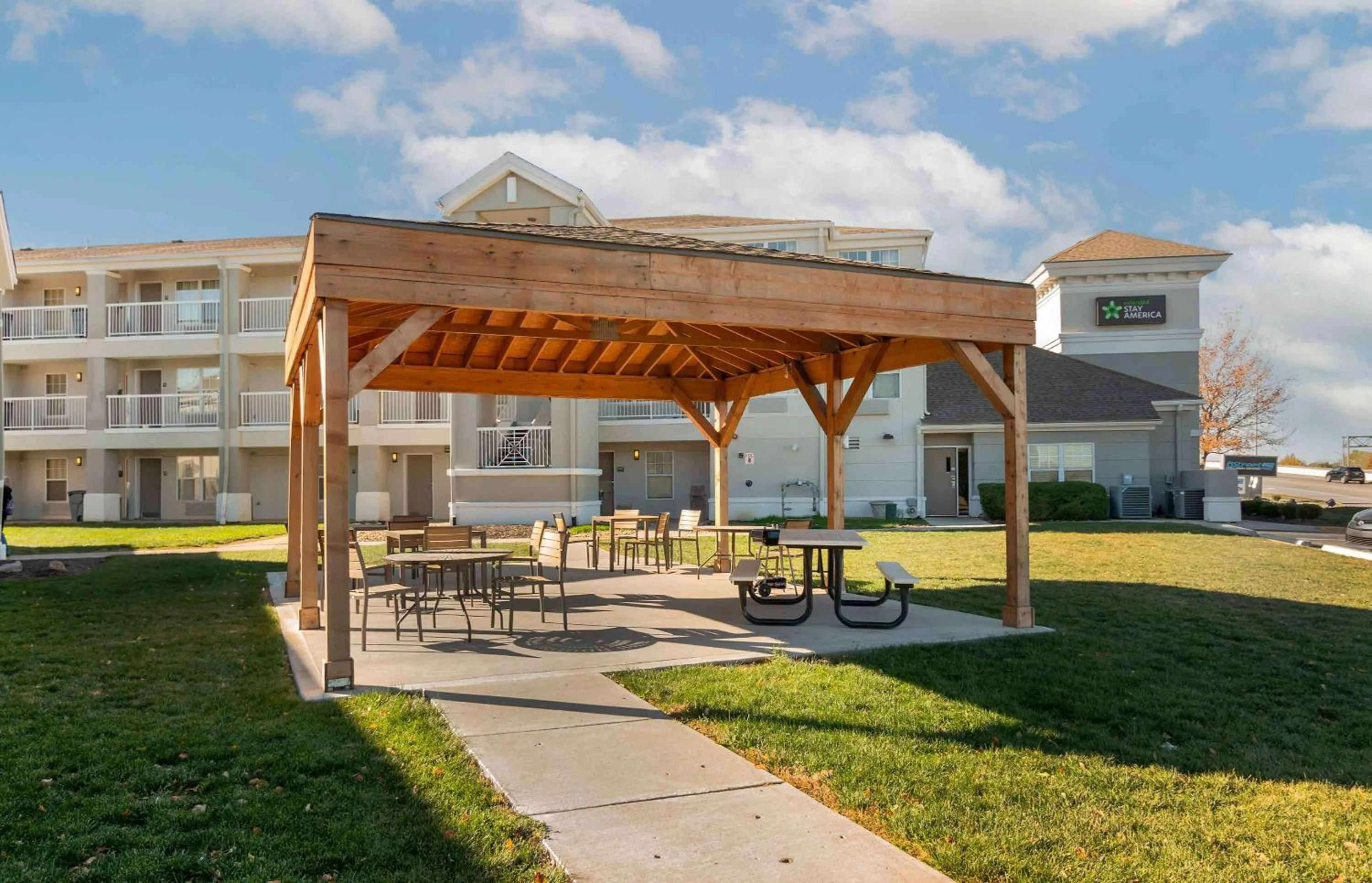 Property building in Extended Stay America Suites - Kansas City - Lenexa - 87th St