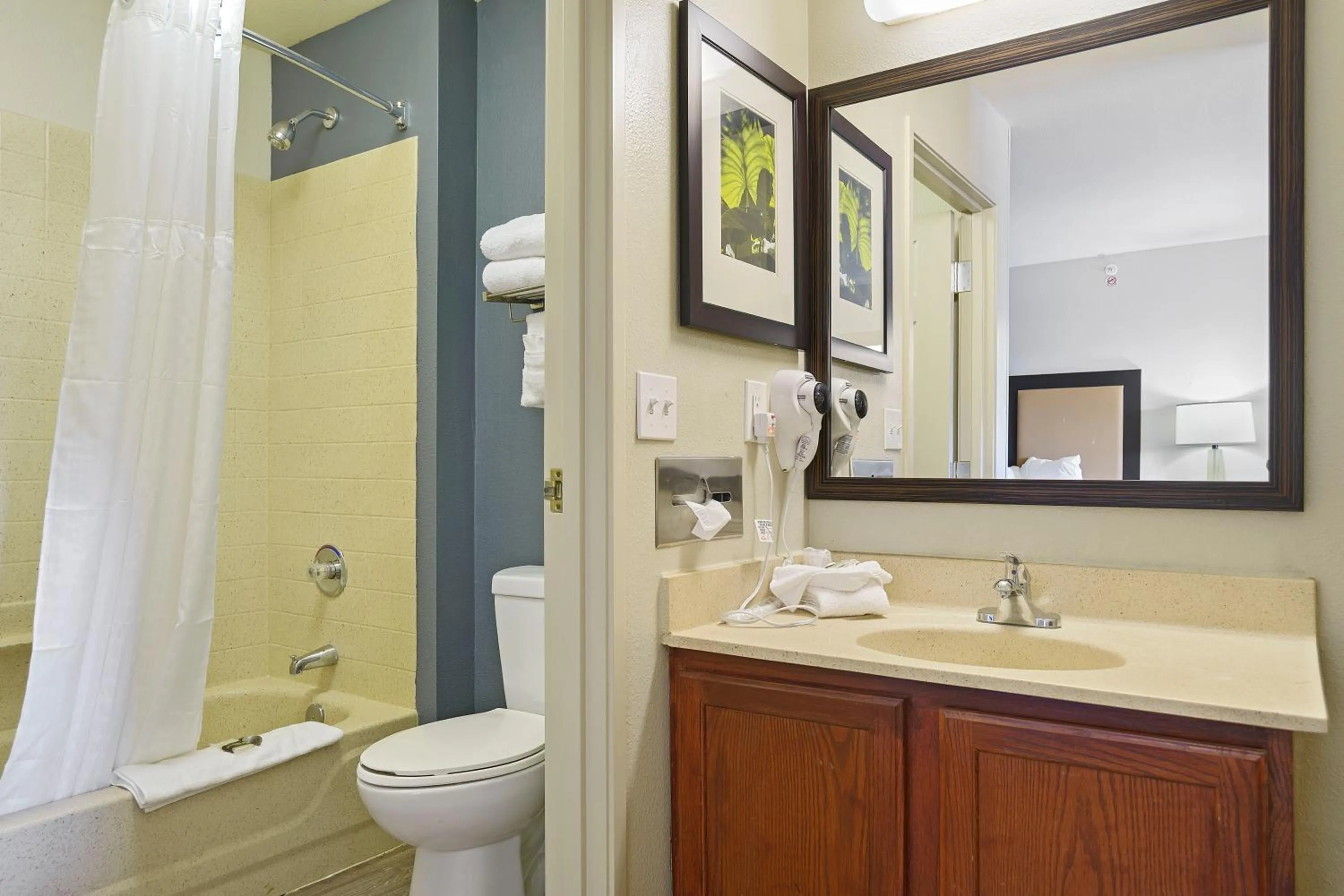 Bathroom in Extended Stay America Suites - Kansas City - Lenexa - 87th St