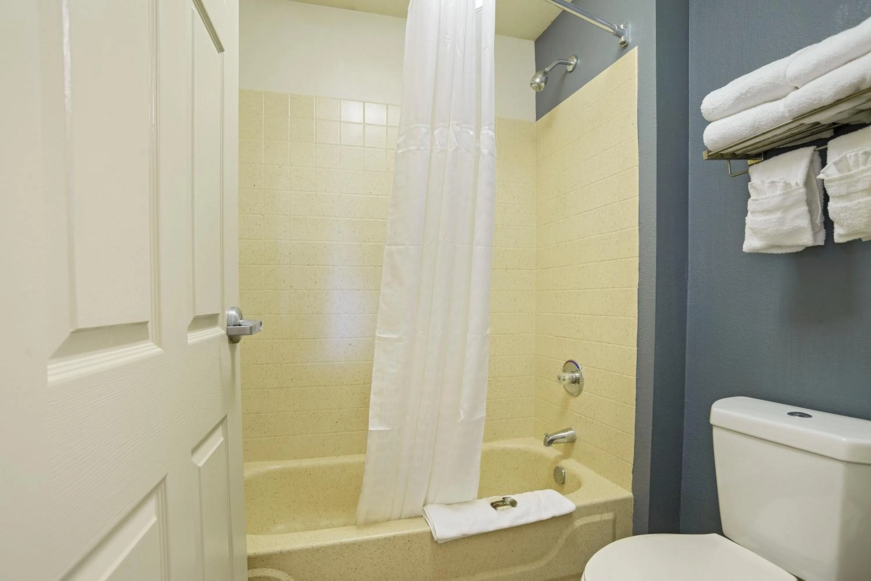 Bathroom in Extended Stay America Suites - Kansas City - Lenexa - 87th St