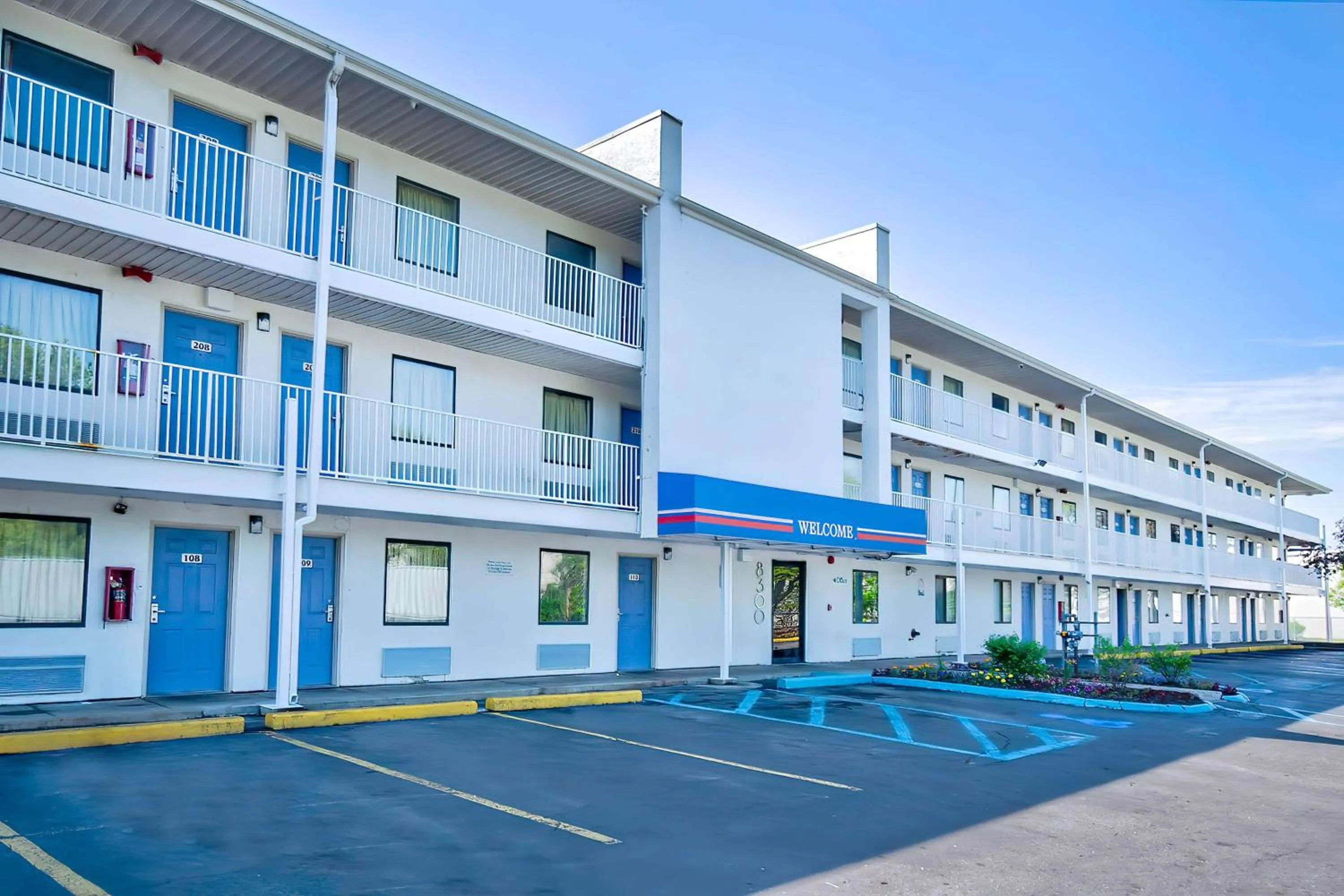 Property building in Motel 6-Warren, MI - Detroit East