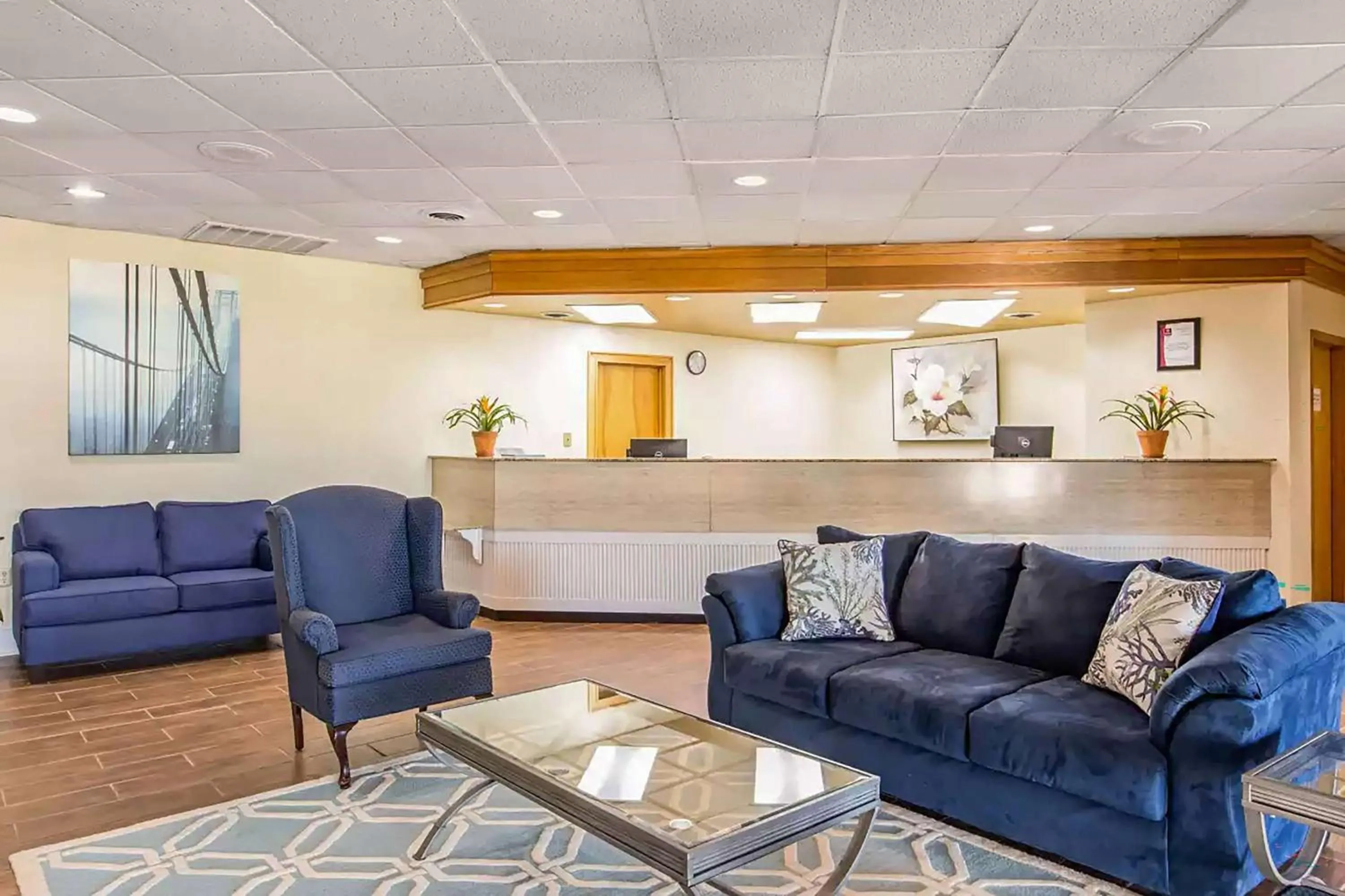 Lobby or reception in Ramada by Wyndham Santee I-95
