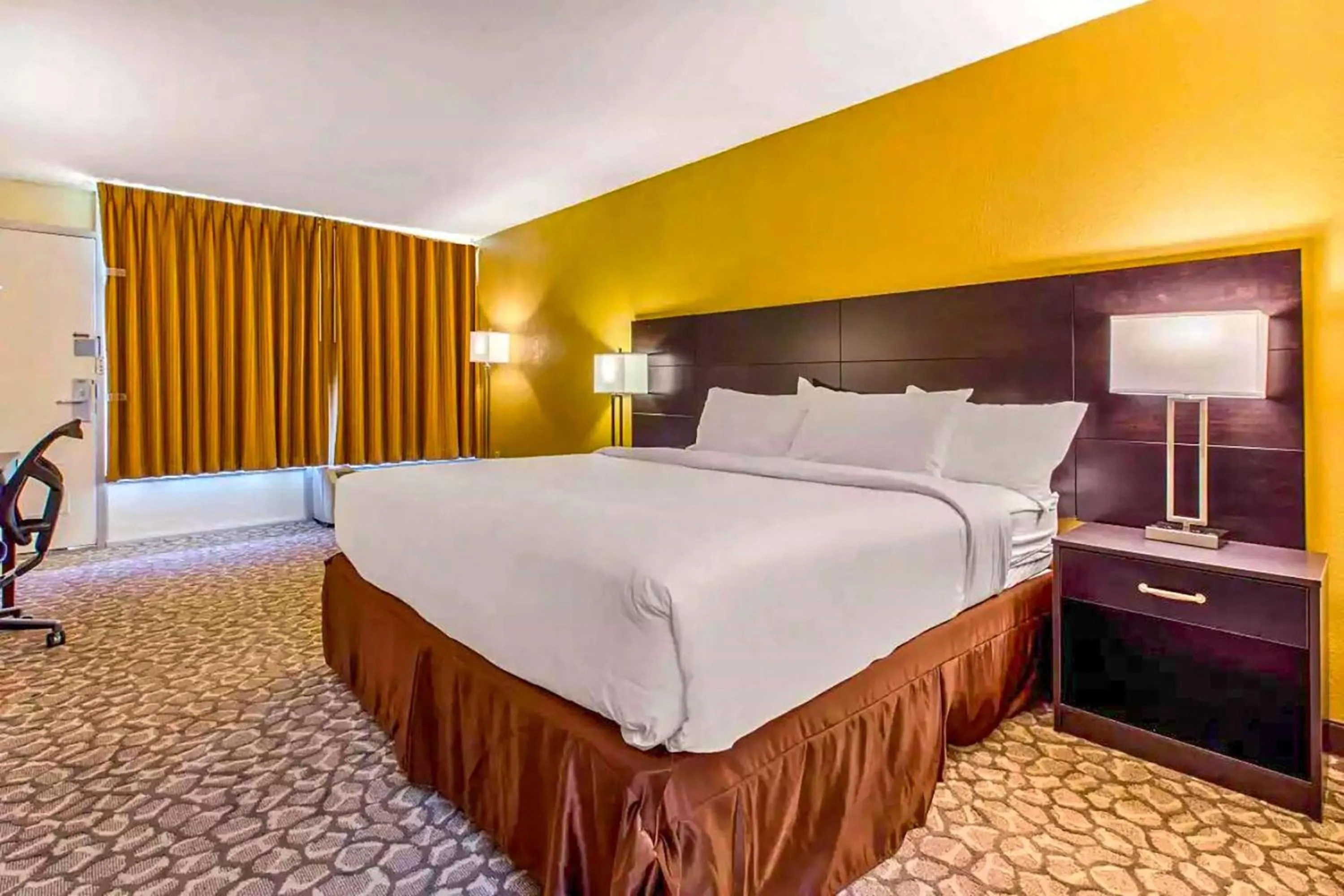 Photo of the whole room, Bed in Ramada by Wyndham Santee I-95