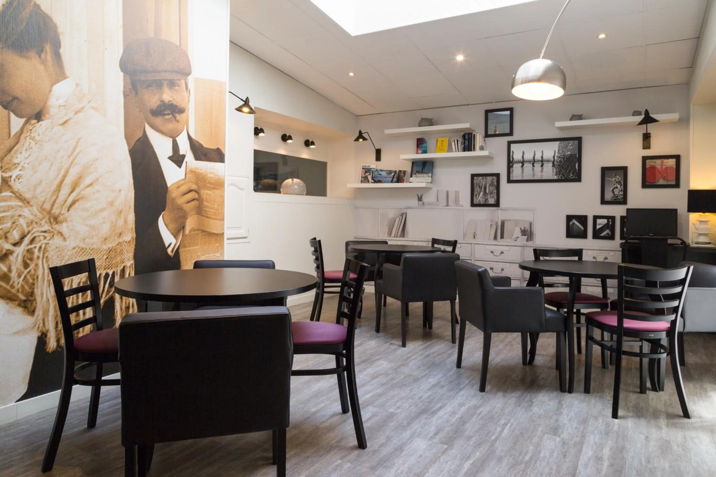 Living room in Logis Hotel Restaurant Au Chêne Vert, Saint-Brieuc