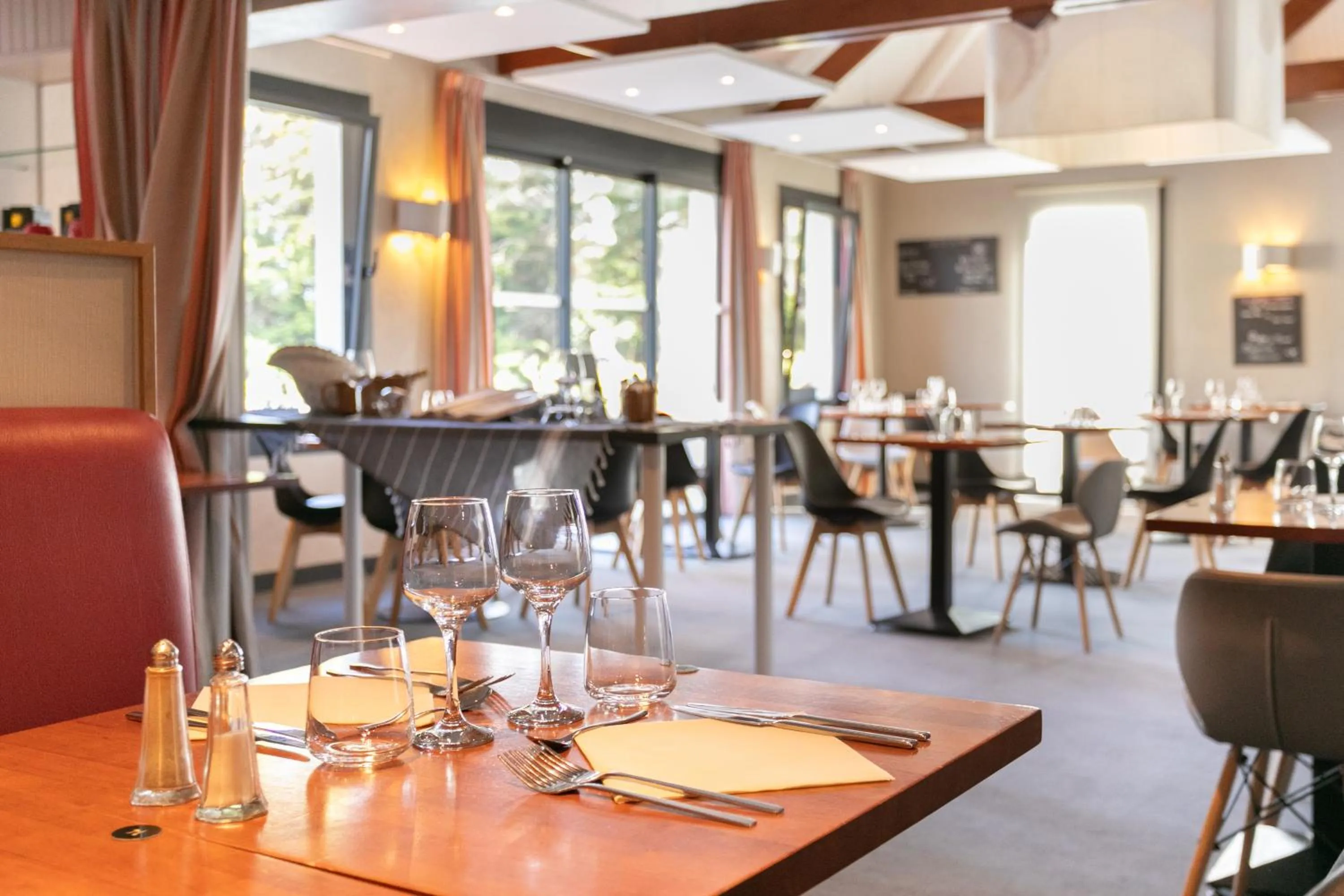 Restaurant/places to eat in Logis Hotel Restaurant Au Chêne Vert, Saint-Brieuc