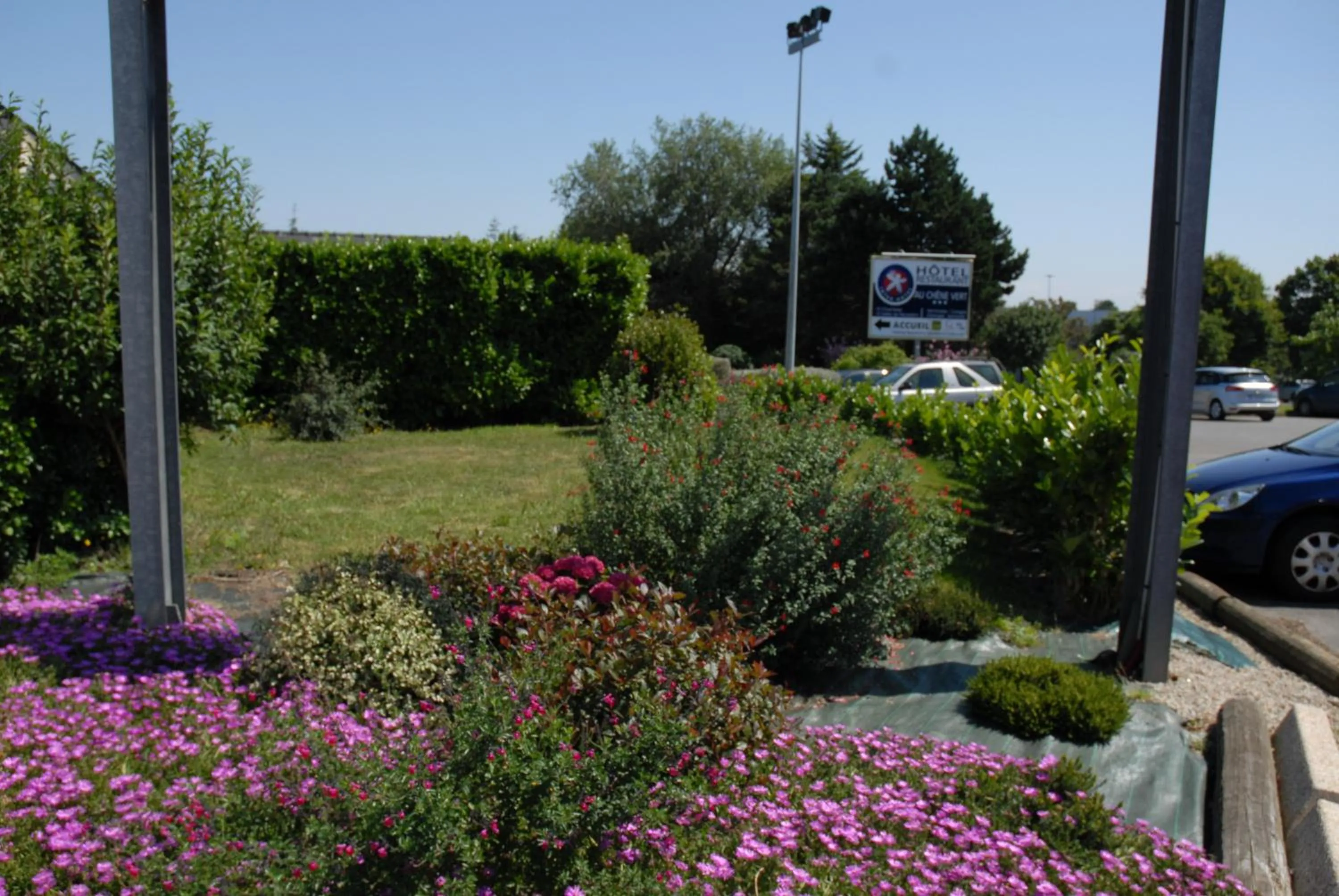 Facade/entrance in Logis Hotel Restaurant Au Chêne Vert, Saint-Brieuc