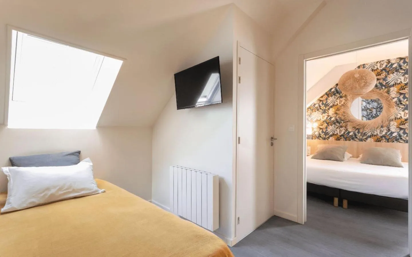 Bed in Logis Hotel Restaurant Au Chêne Vert, Saint-Brieuc