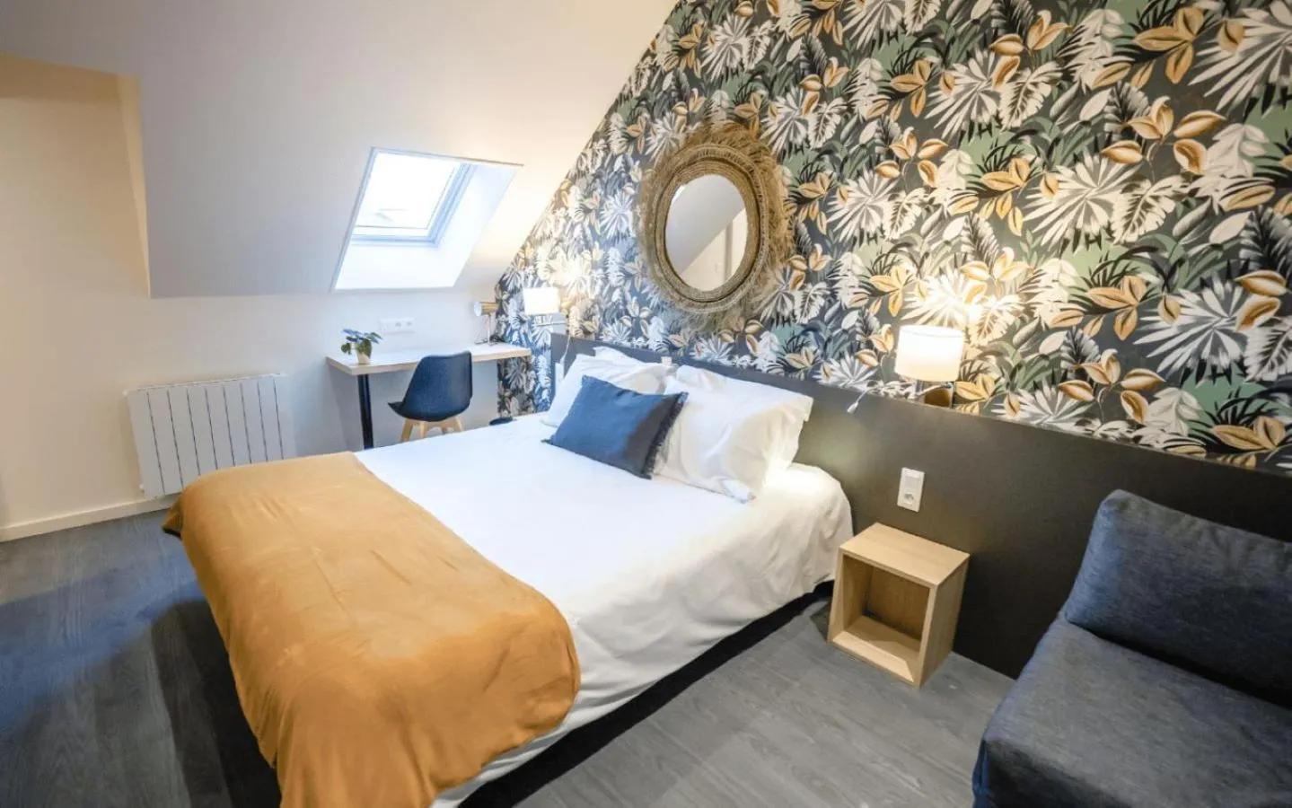 Bed in Logis Hotel Restaurant Au Chêne Vert, Saint-Brieuc