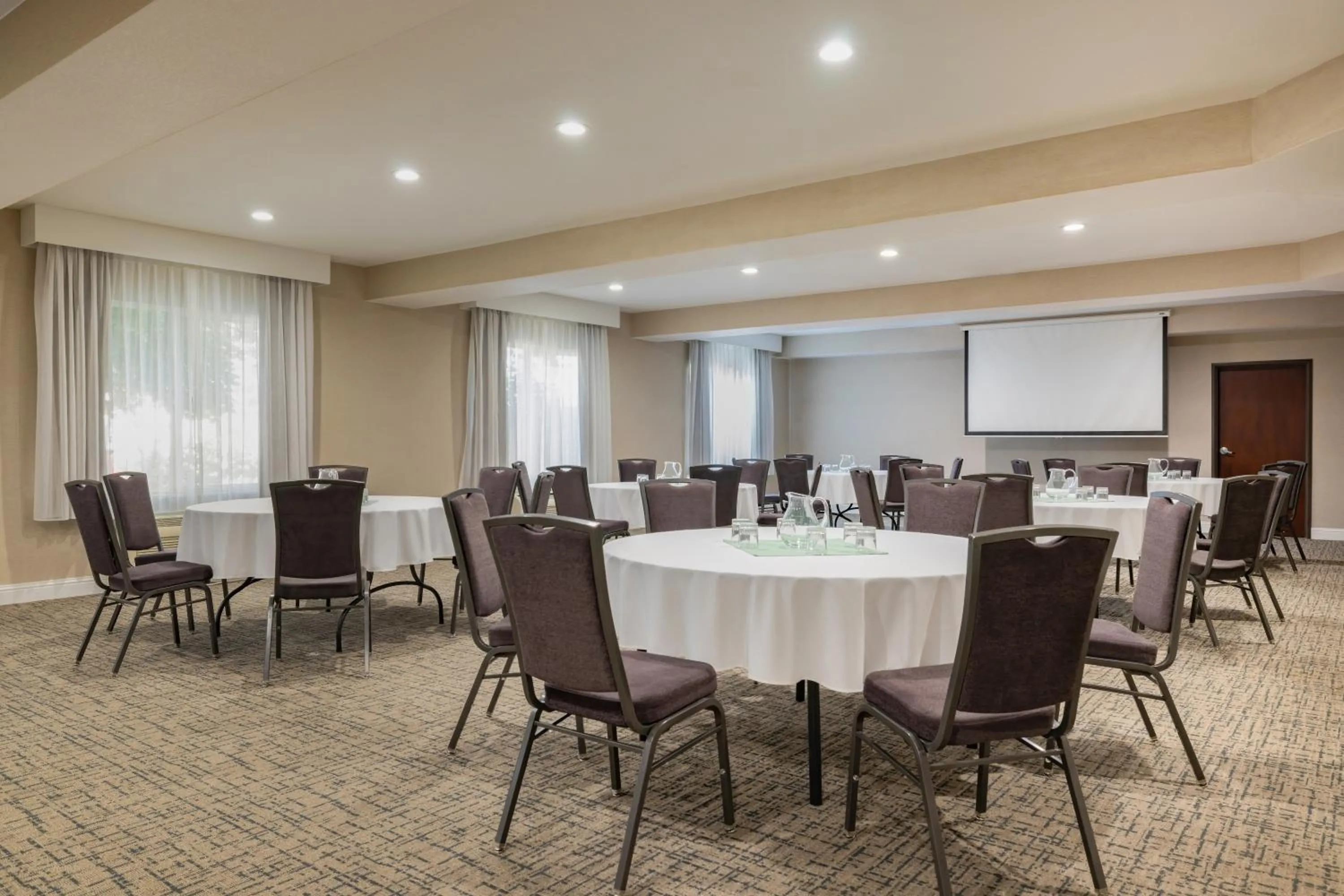 Meeting/conference room in The Newberry Hotel Bend, Tapestry Collection by Hilton