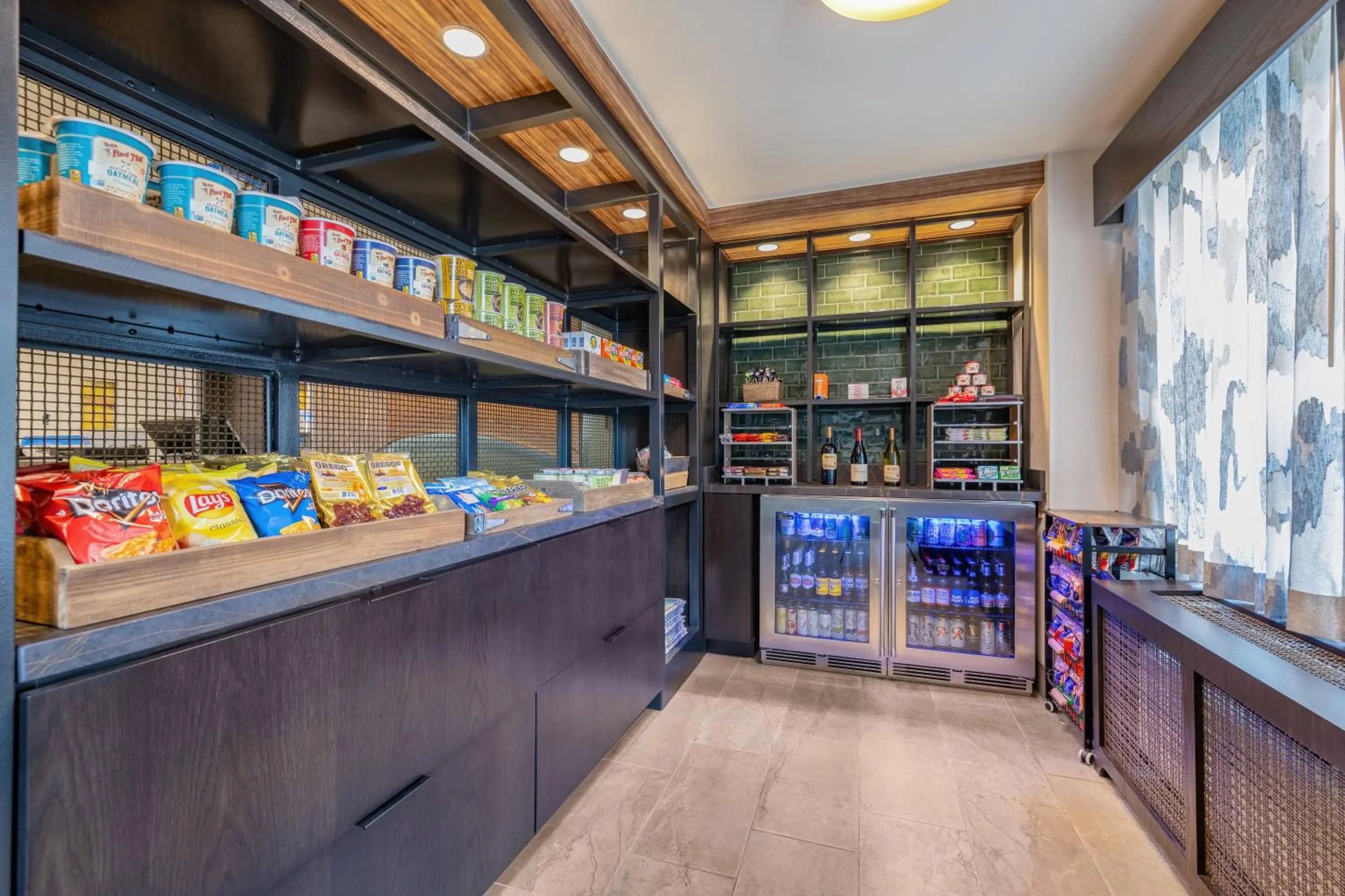 Supermarket/grocery shop in The Newberry Hotel Bend, Tapestry Collection by Hilton