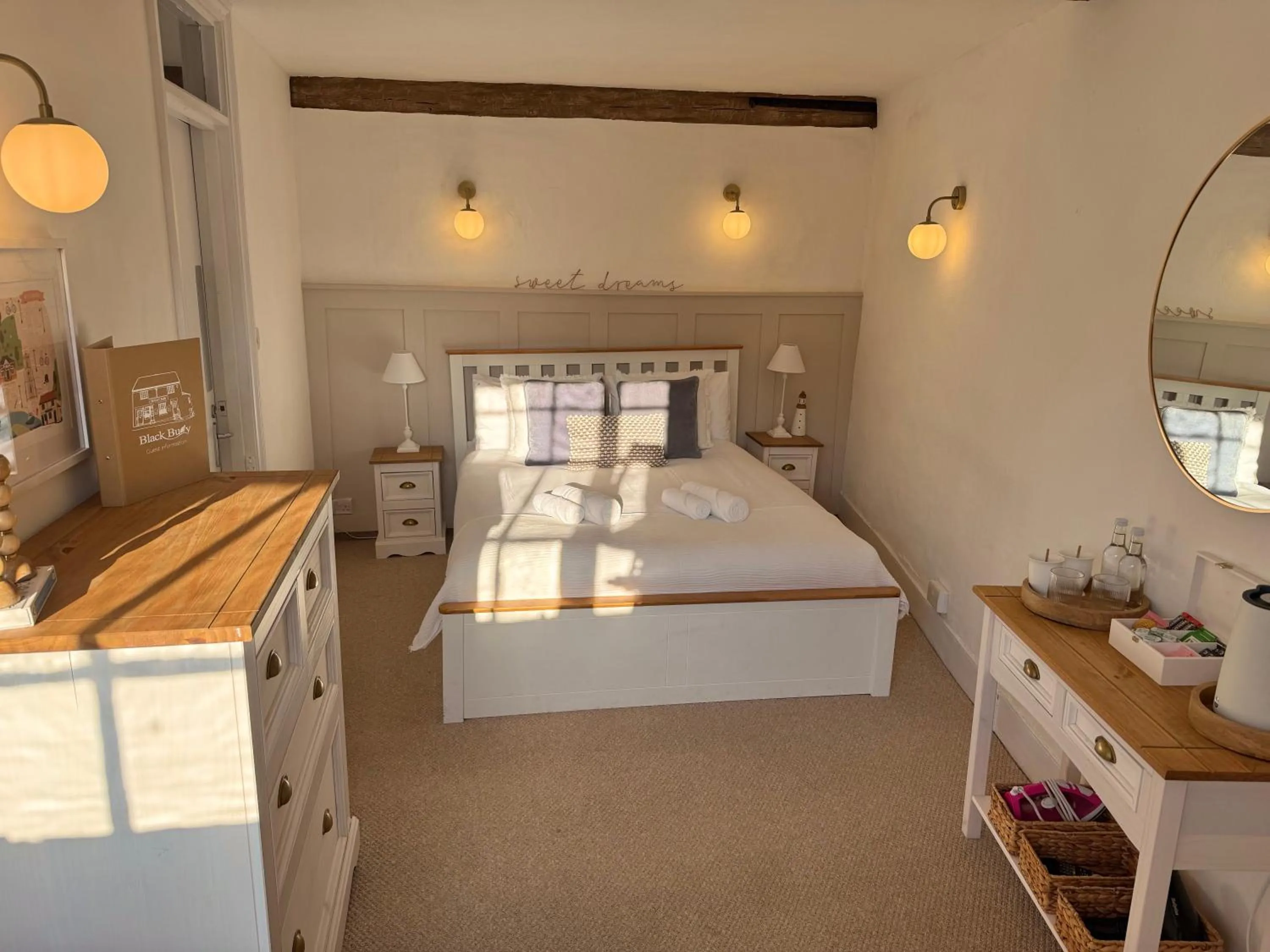 Bedroom, Bed in Black Buoy Inn