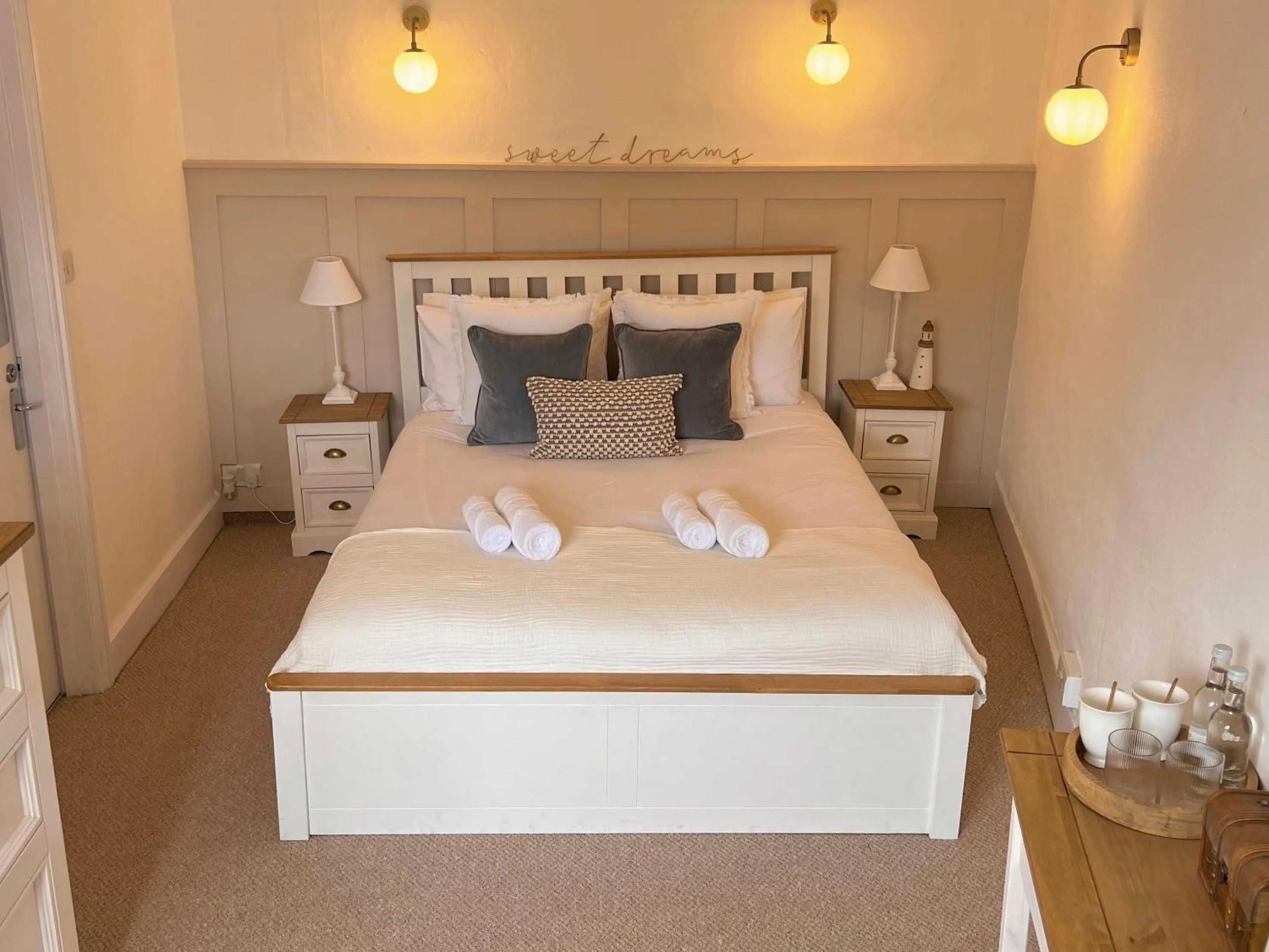 Double Room with Private Bathroom - single occupancy in Black Buoy Inn